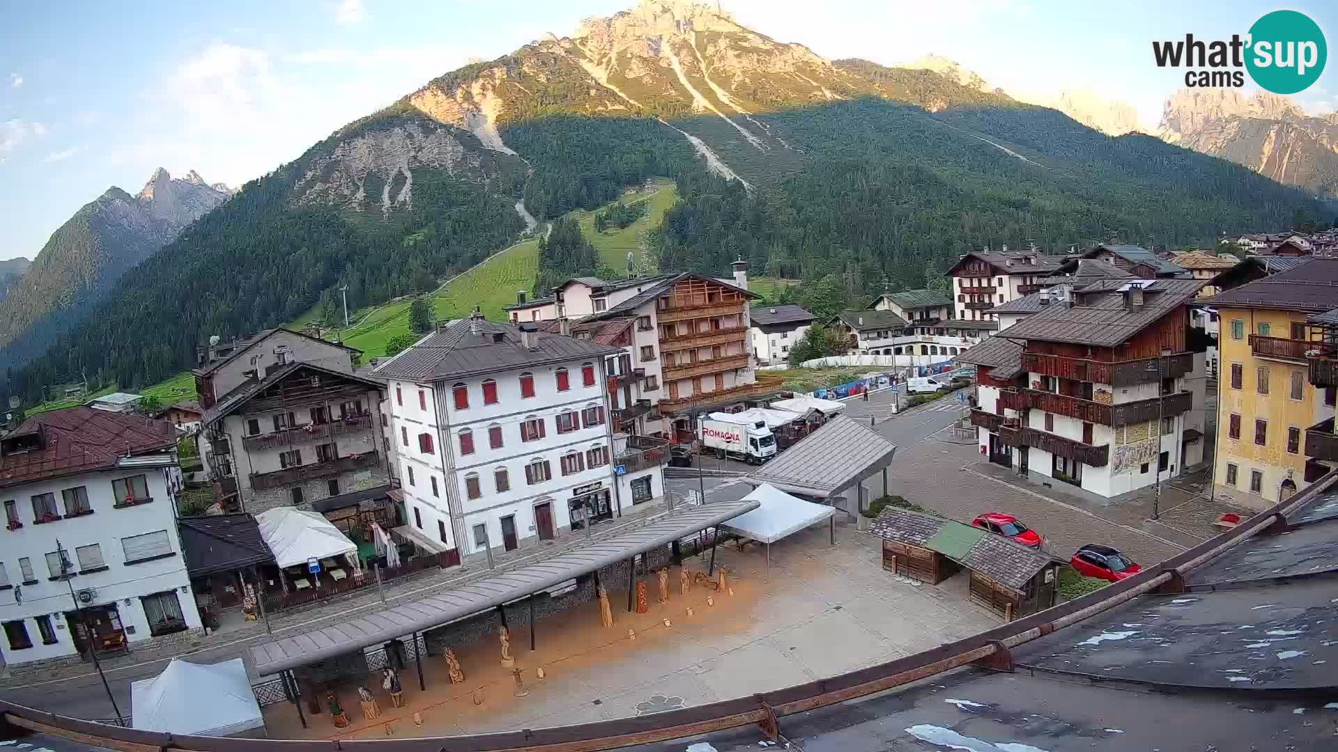 Piazza centrale di Forni di Sopra