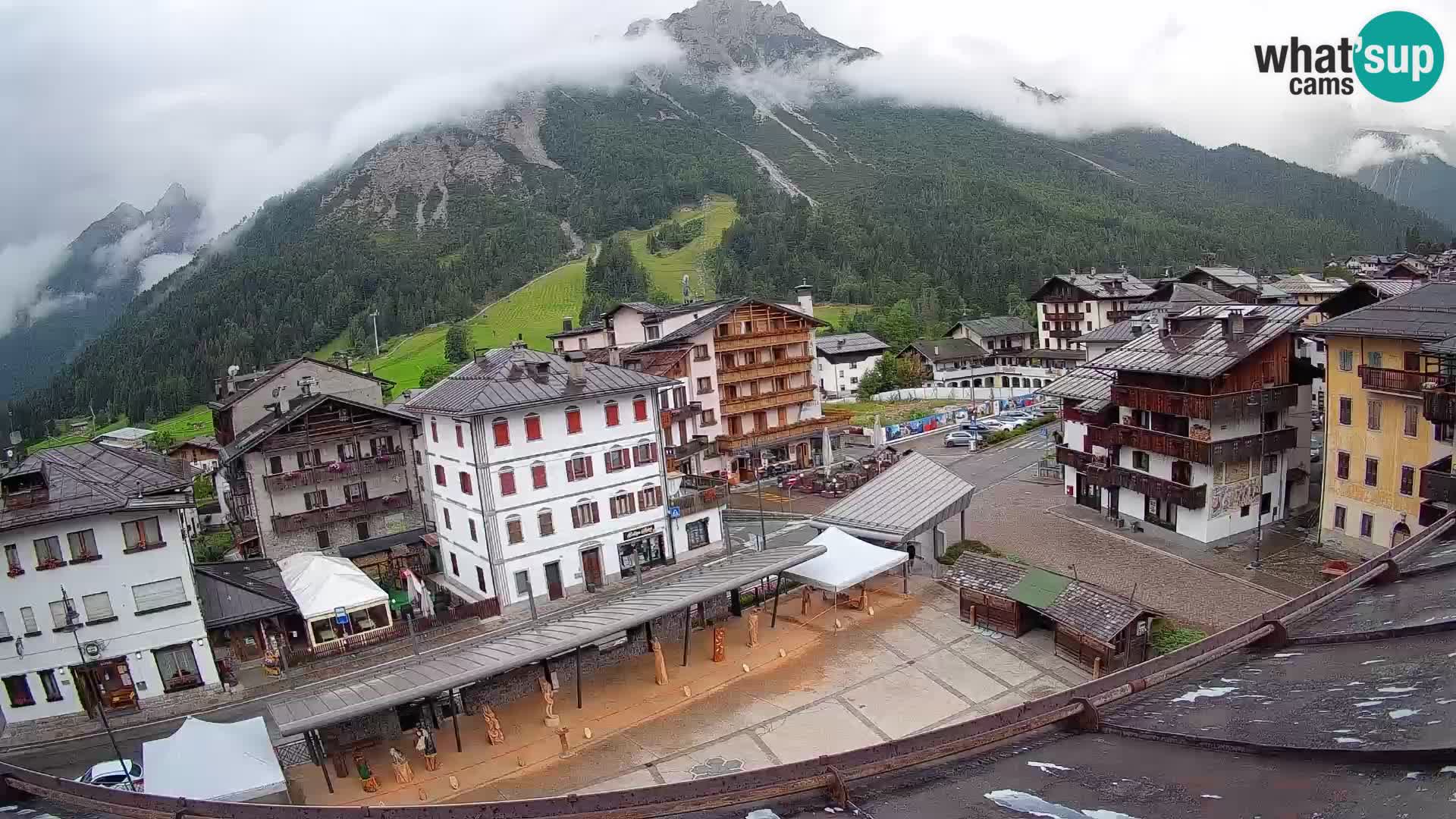 Piazza centrale di Forni di Sopra