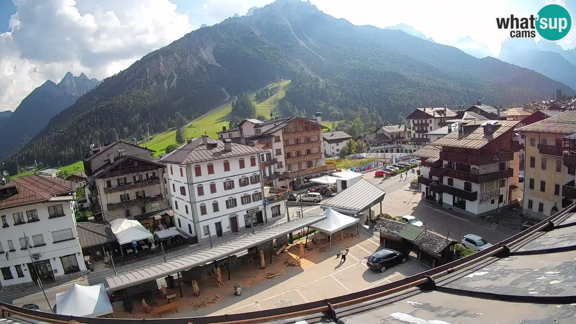Plaza principal de Forni di Sopra