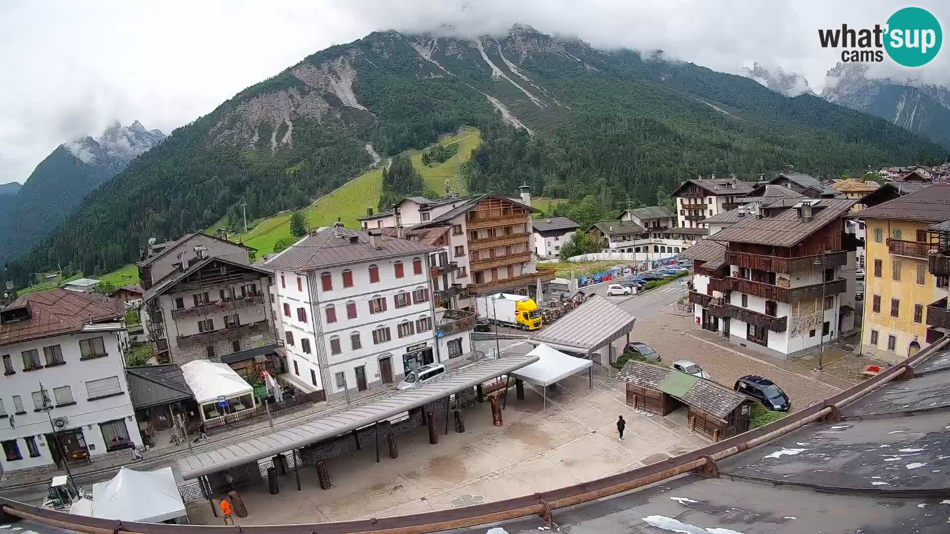 Piazza centrale di Forni di Sopra
