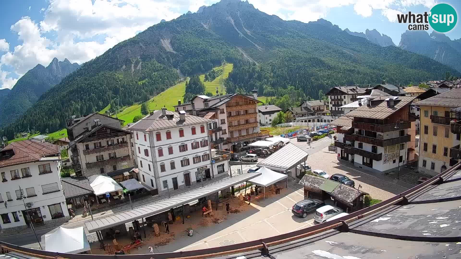 Piazza centrale di Forni di Sopra