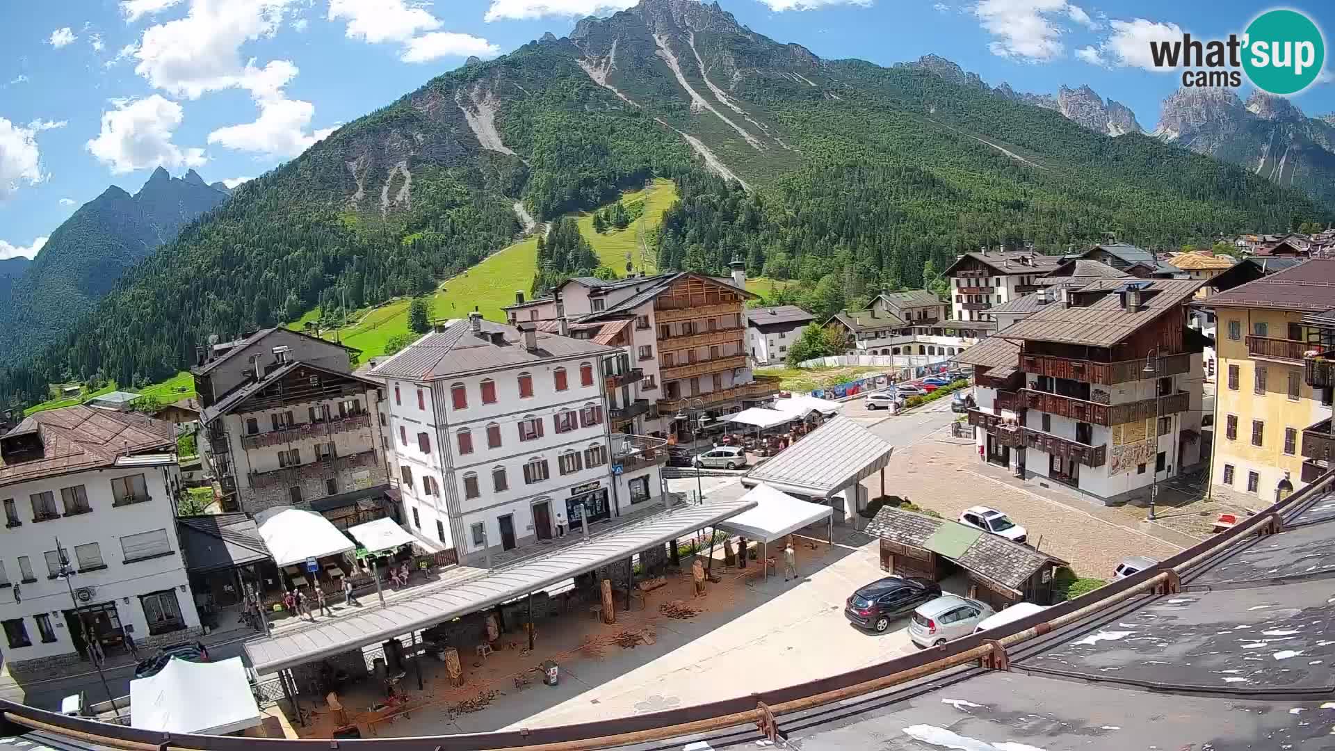 Piazza centrale di Forni di Sopra