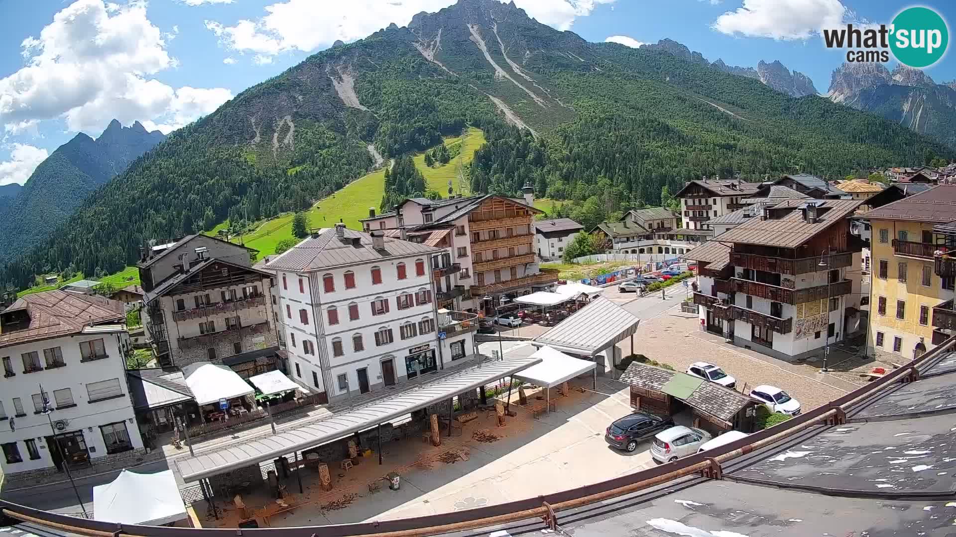 Plaza principal de Forni di Sopra
