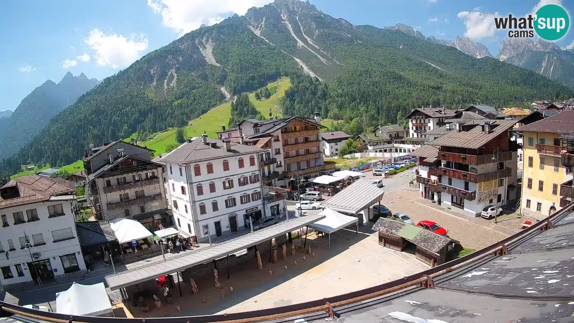 Piazza centrale di Forni di Sopra