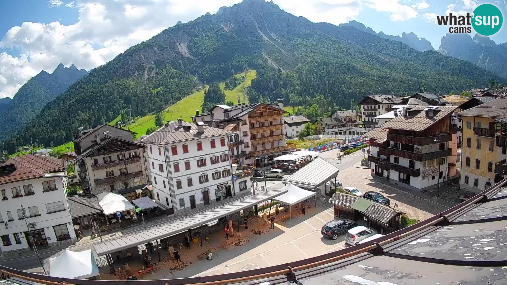 Piazza centrale di Forni di Sopra