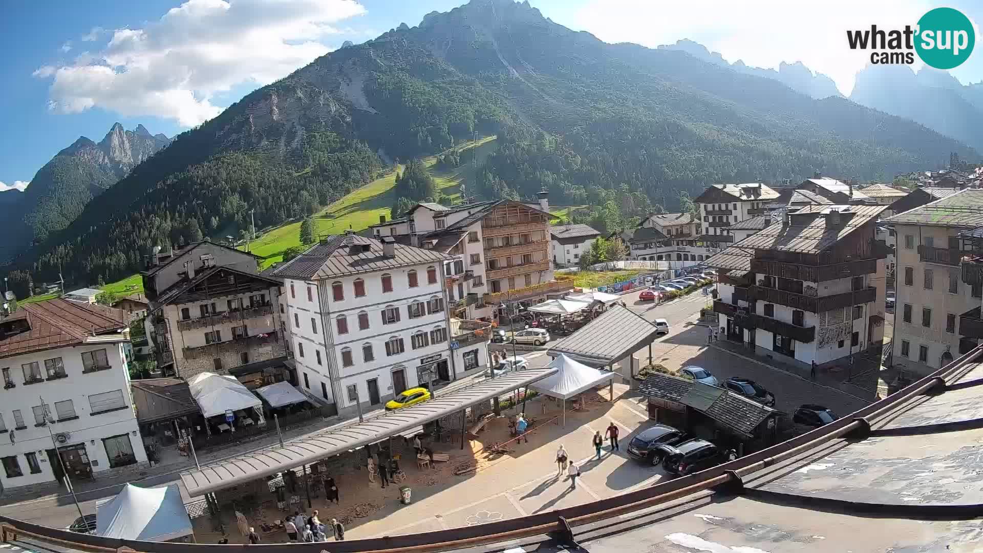 Piazza centrale di Forni di Sopra