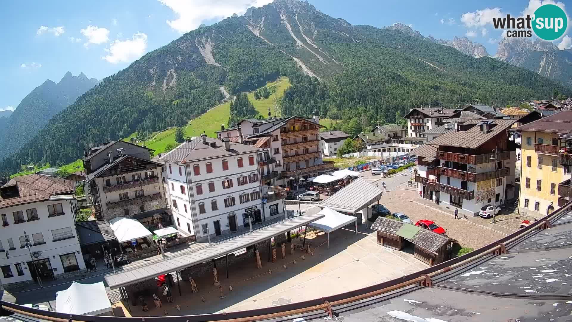 Plaza principal de Forni di Sopra