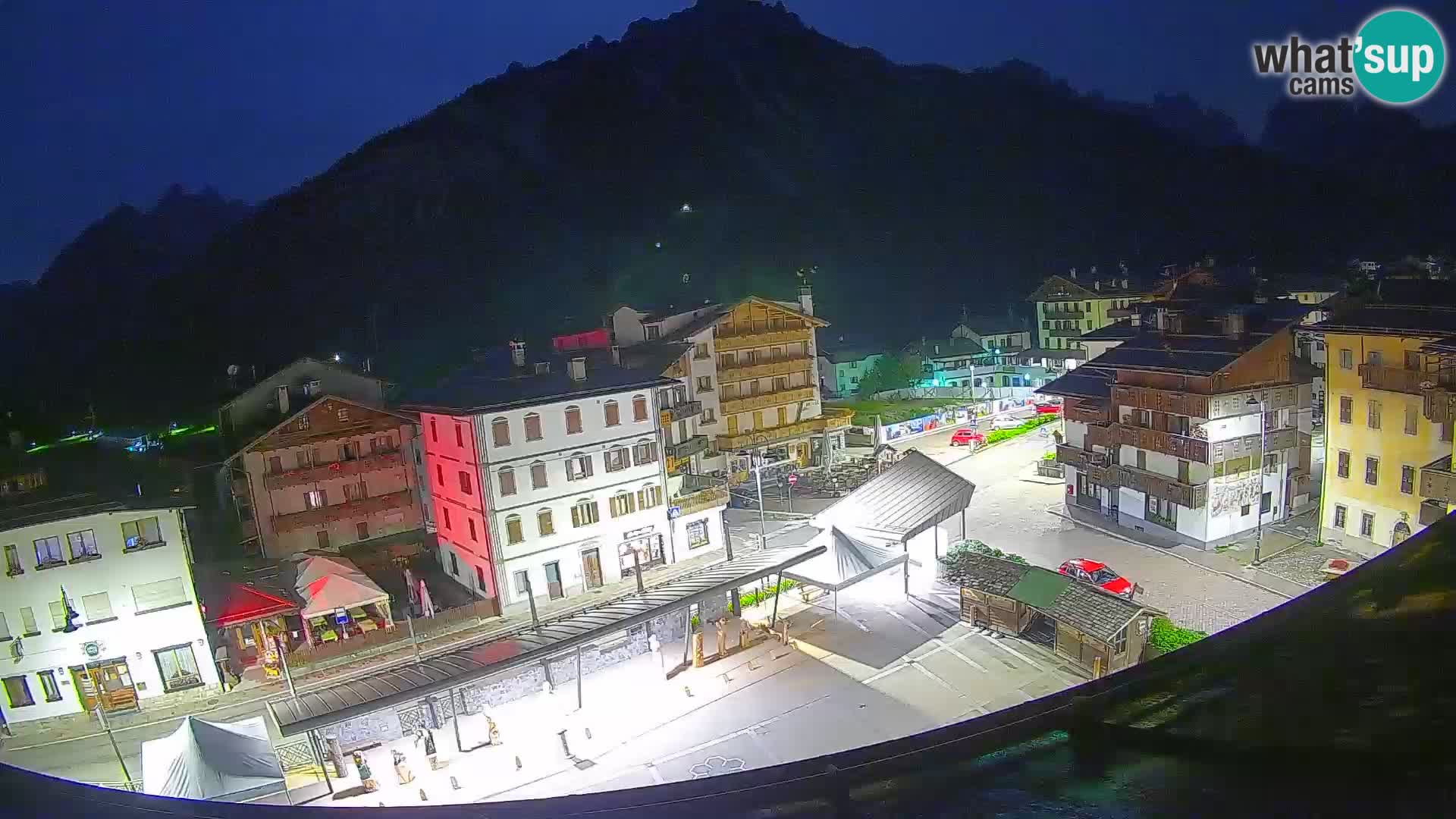 Piazza centrale di Forni di Sopra