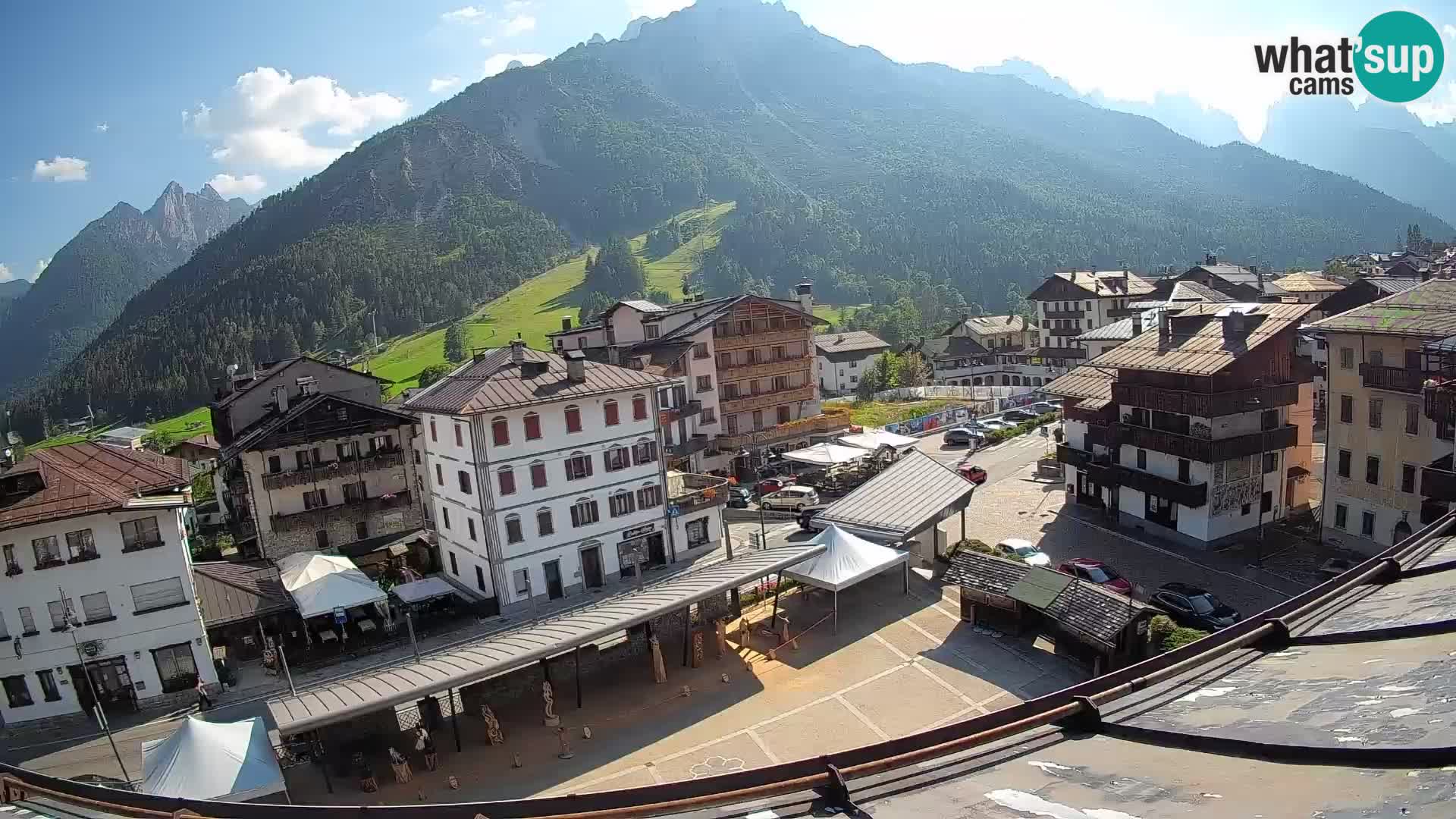 Piazza centrale di Forni di Sopra