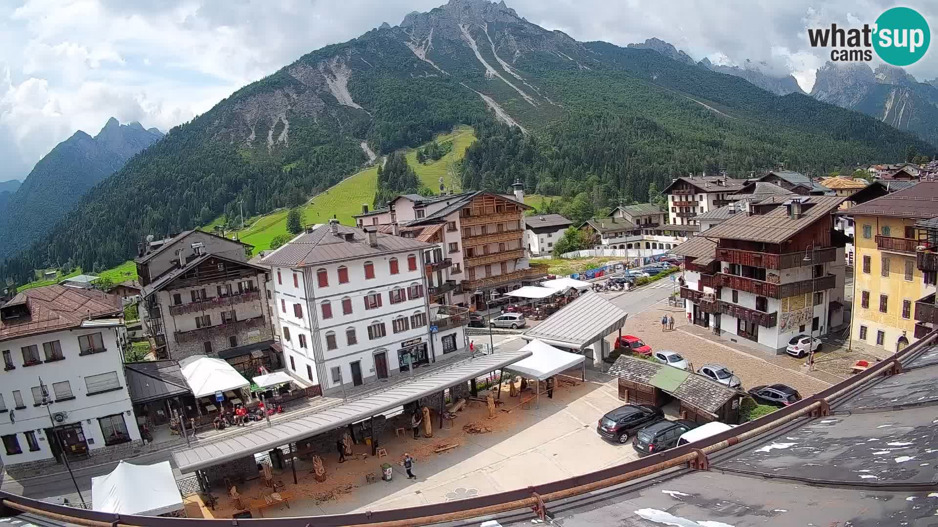 Piazza centrale di Forni di Sopra