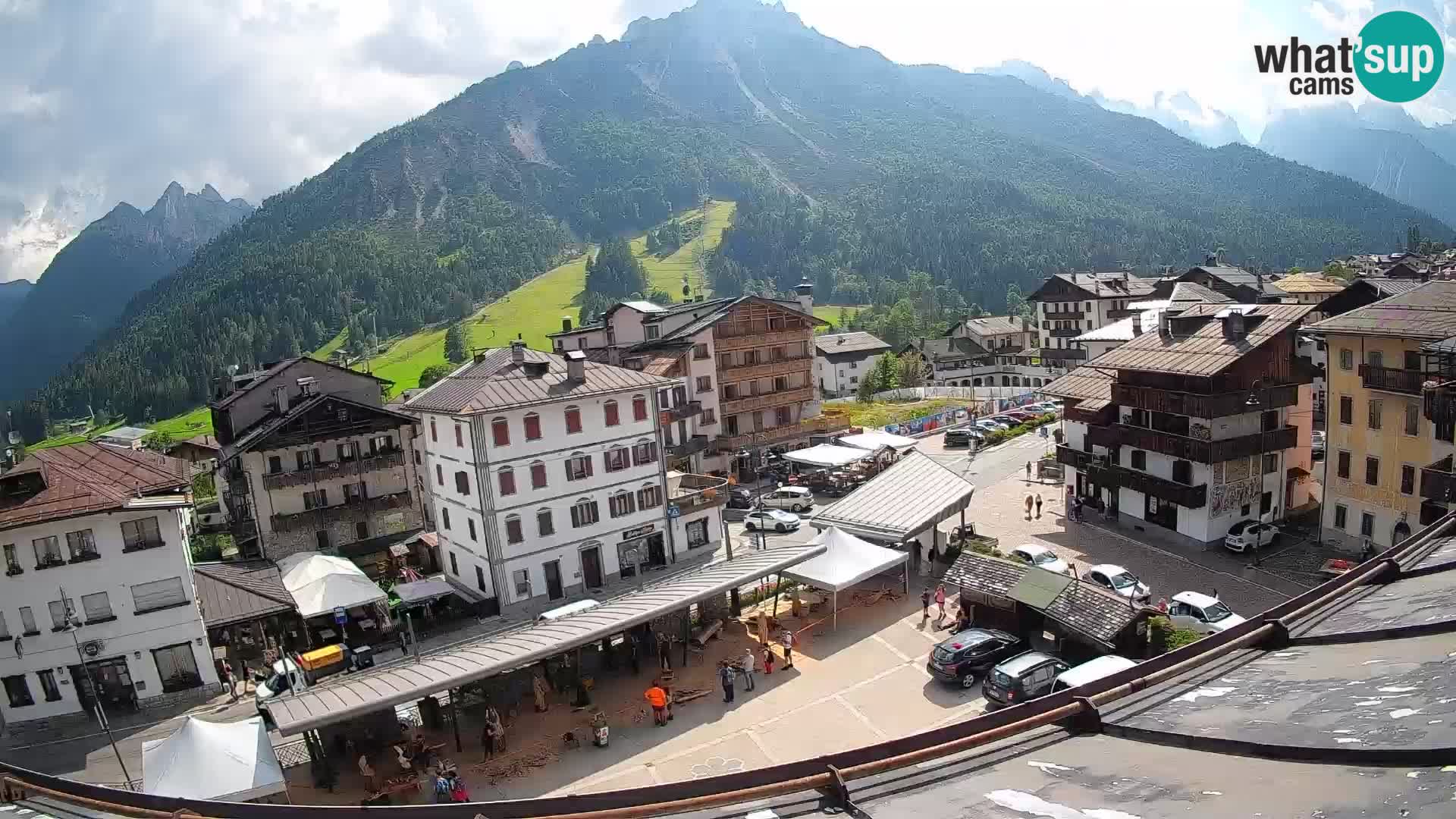 Piazza centrale di Forni di Sopra
