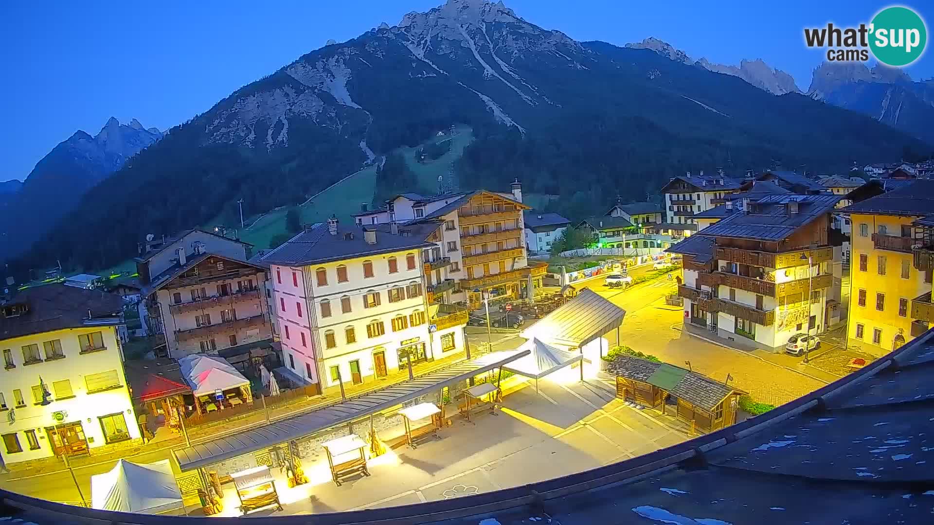 Piazza centrale di Forni di Sopra