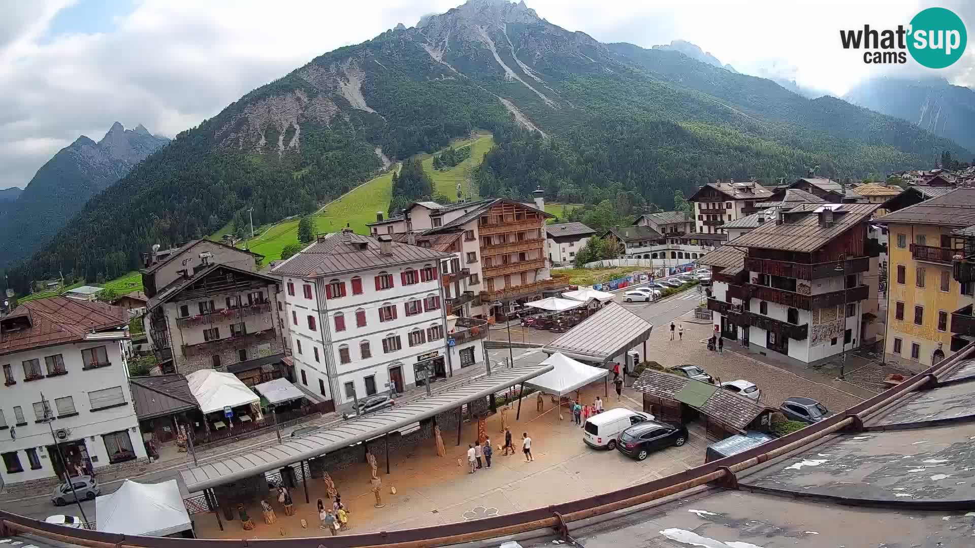 Plaza principal de Forni di Sopra