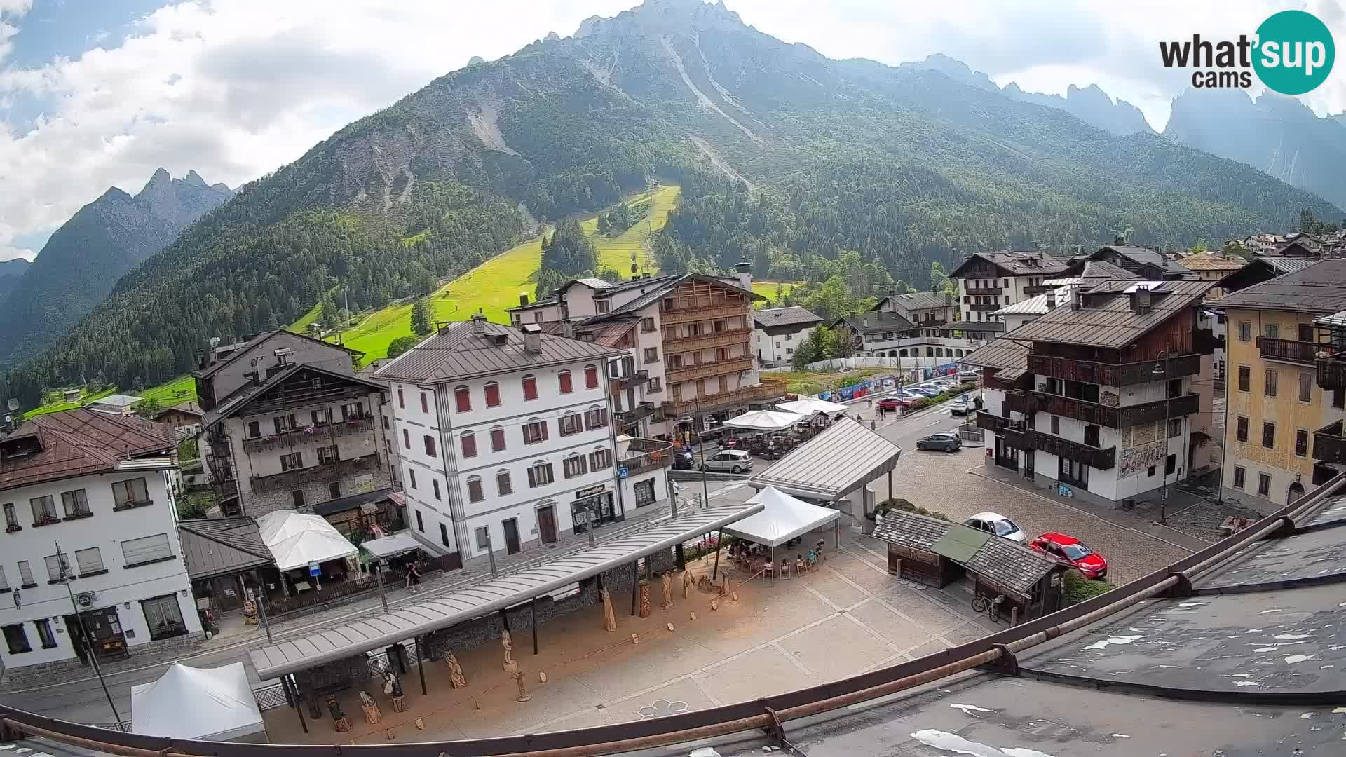 Piazza centrale di Forni di Sopra
