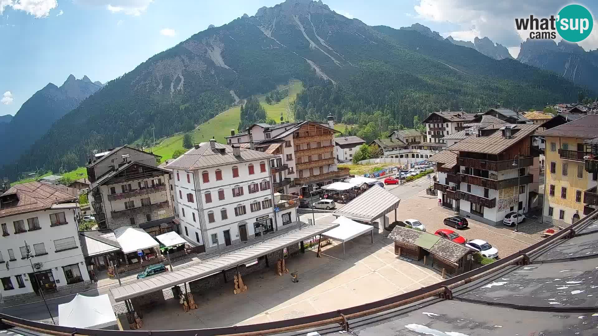 Plaza principal de Forni di Sopra