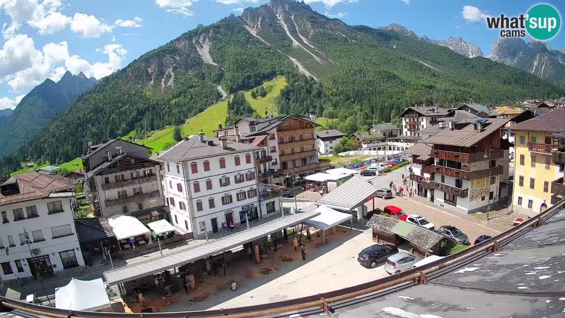 Plaza principal de Forni di Sopra