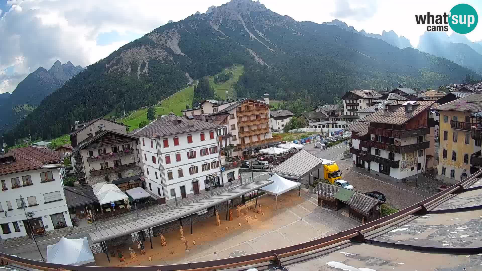 Plaza principal de Forni di Sopra