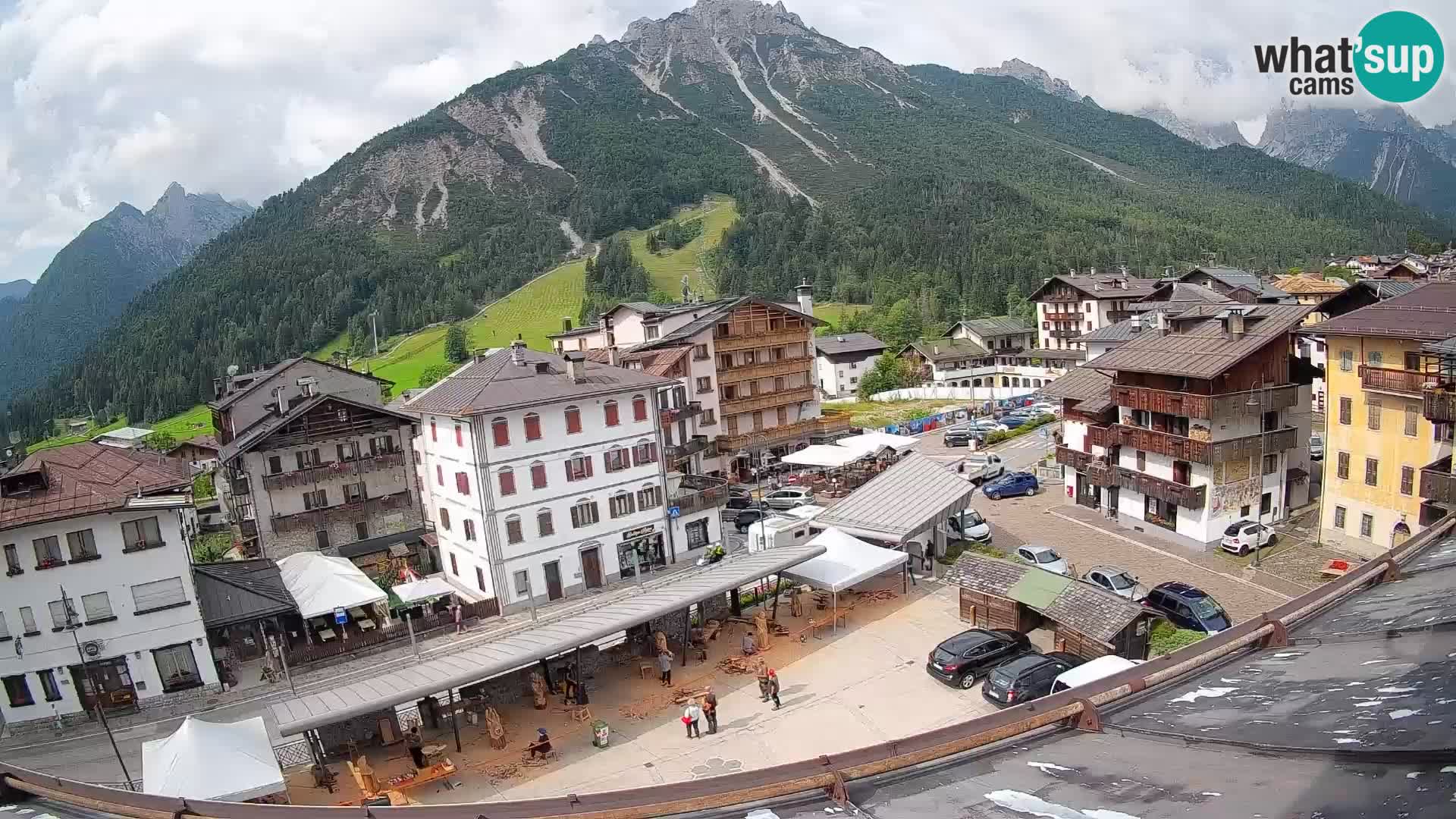 Piazza centrale di Forni di Sopra