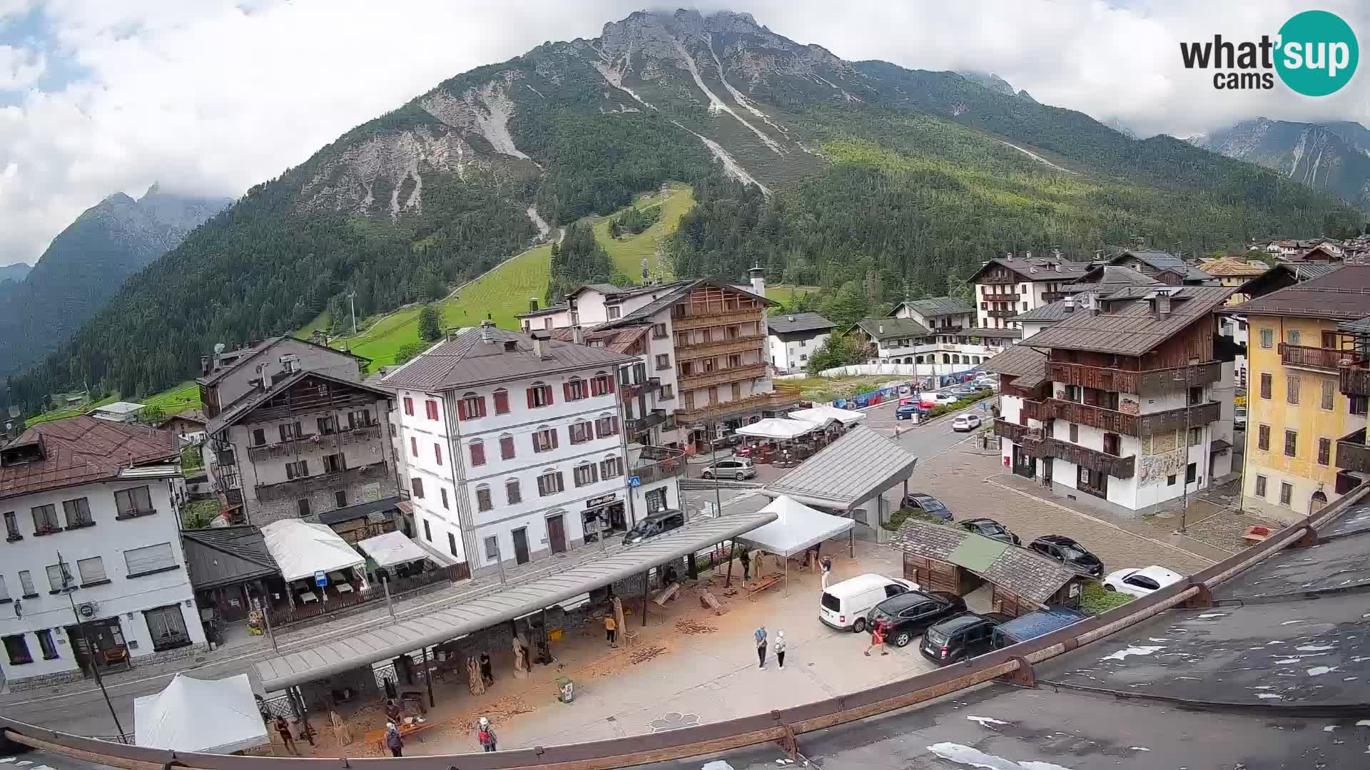 Piazza centrale di Forni di Sopra