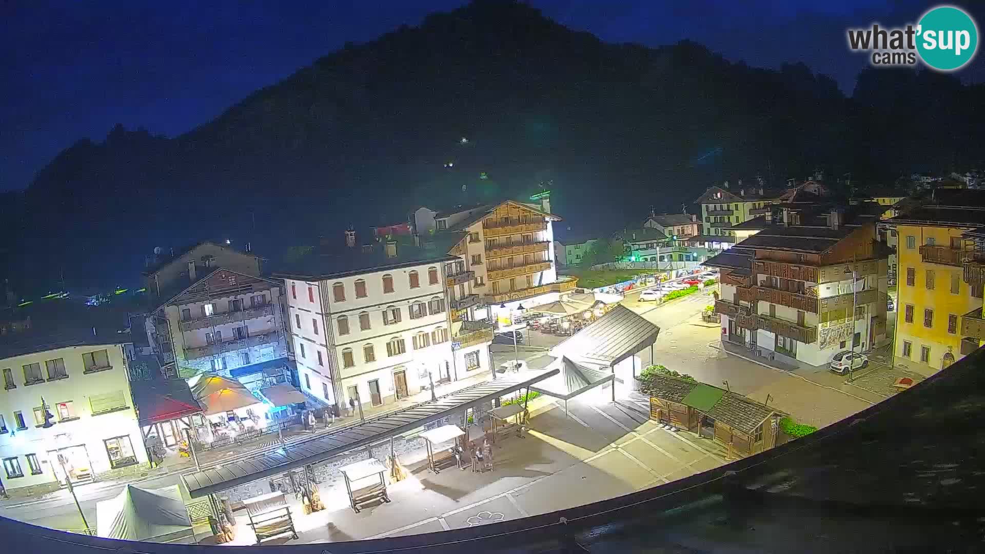 Plaza principal de Forni di Sopra