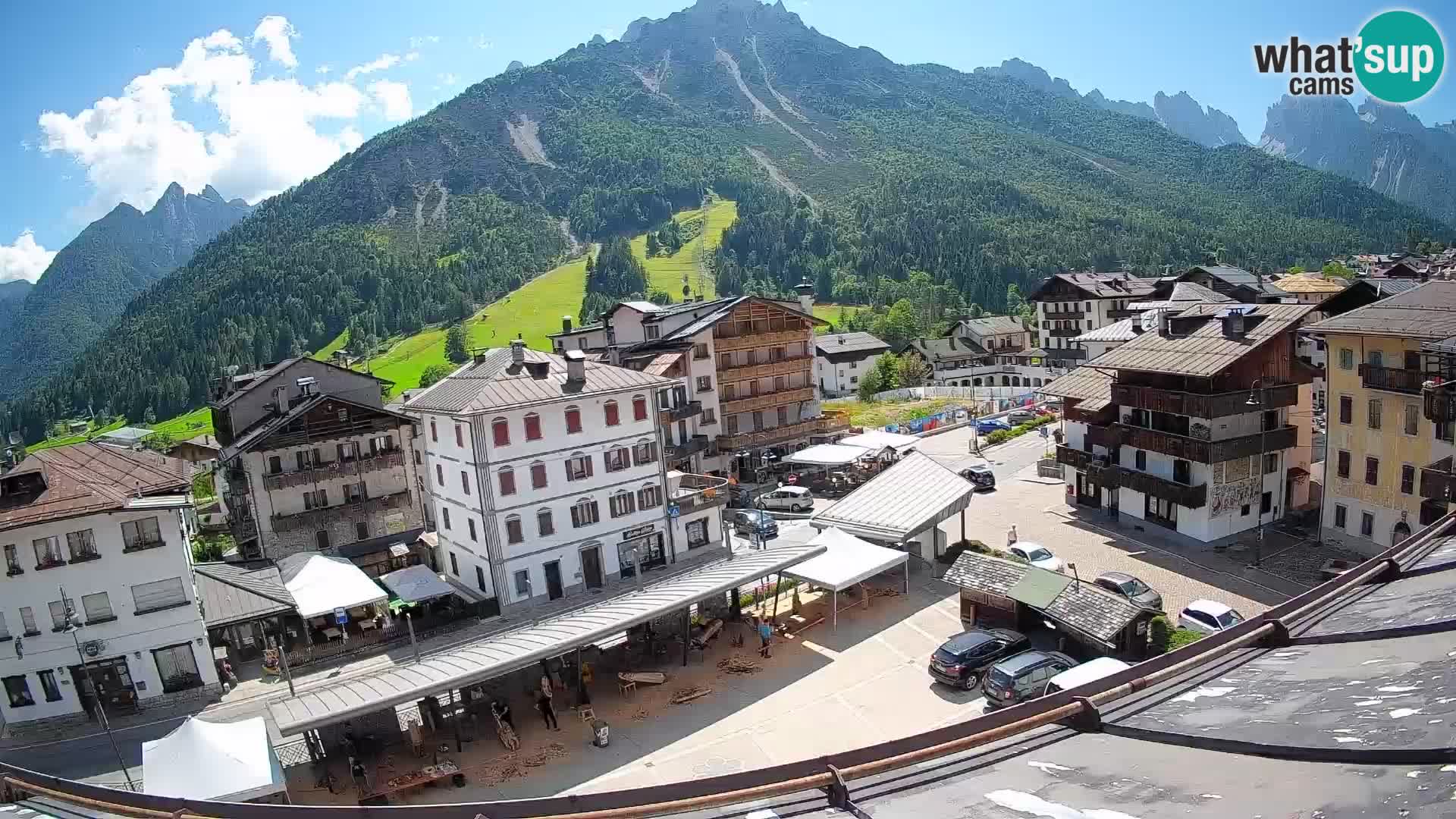Piazza centrale di Forni di Sopra