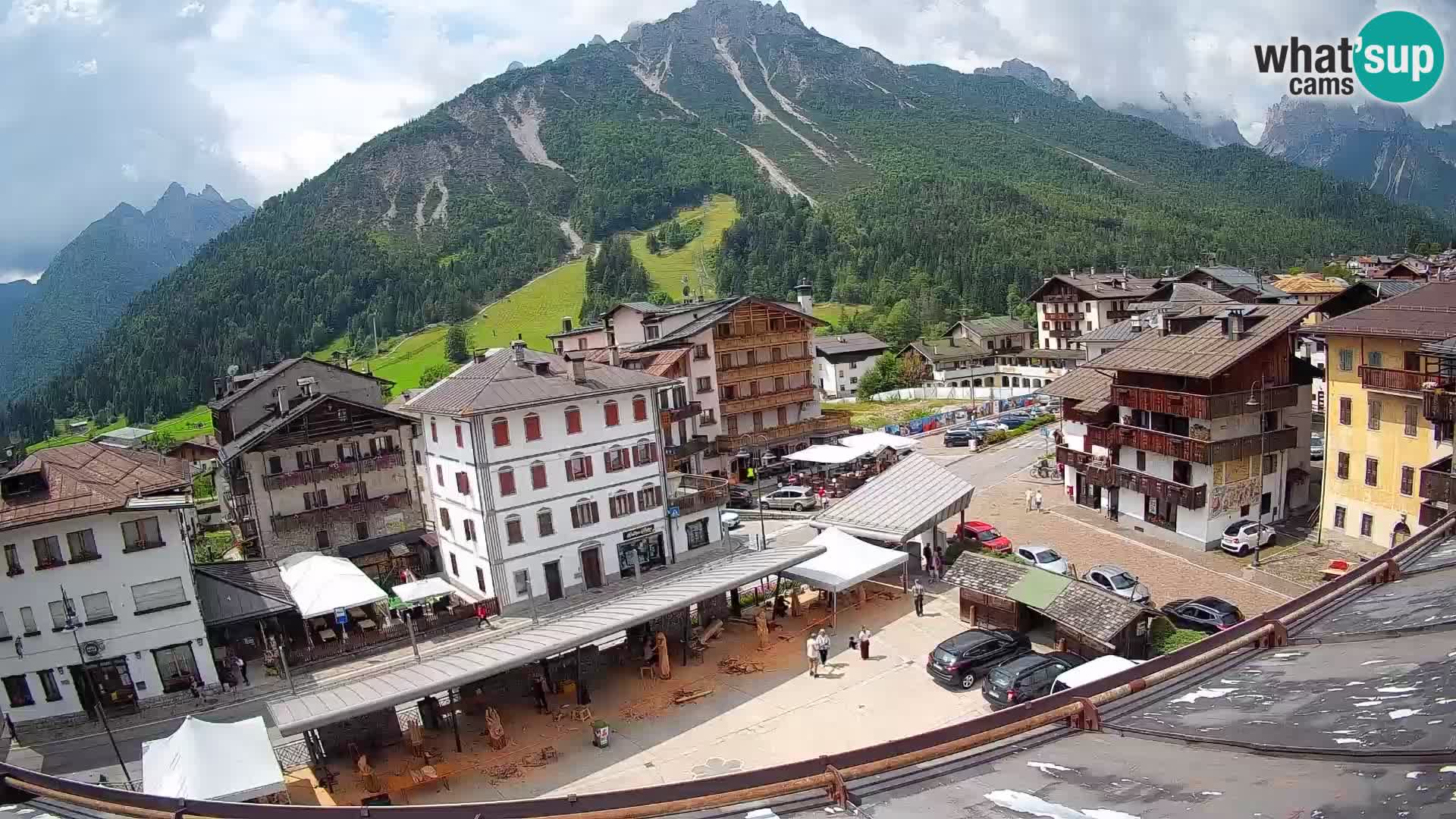 Piazza centrale di Forni di Sopra
