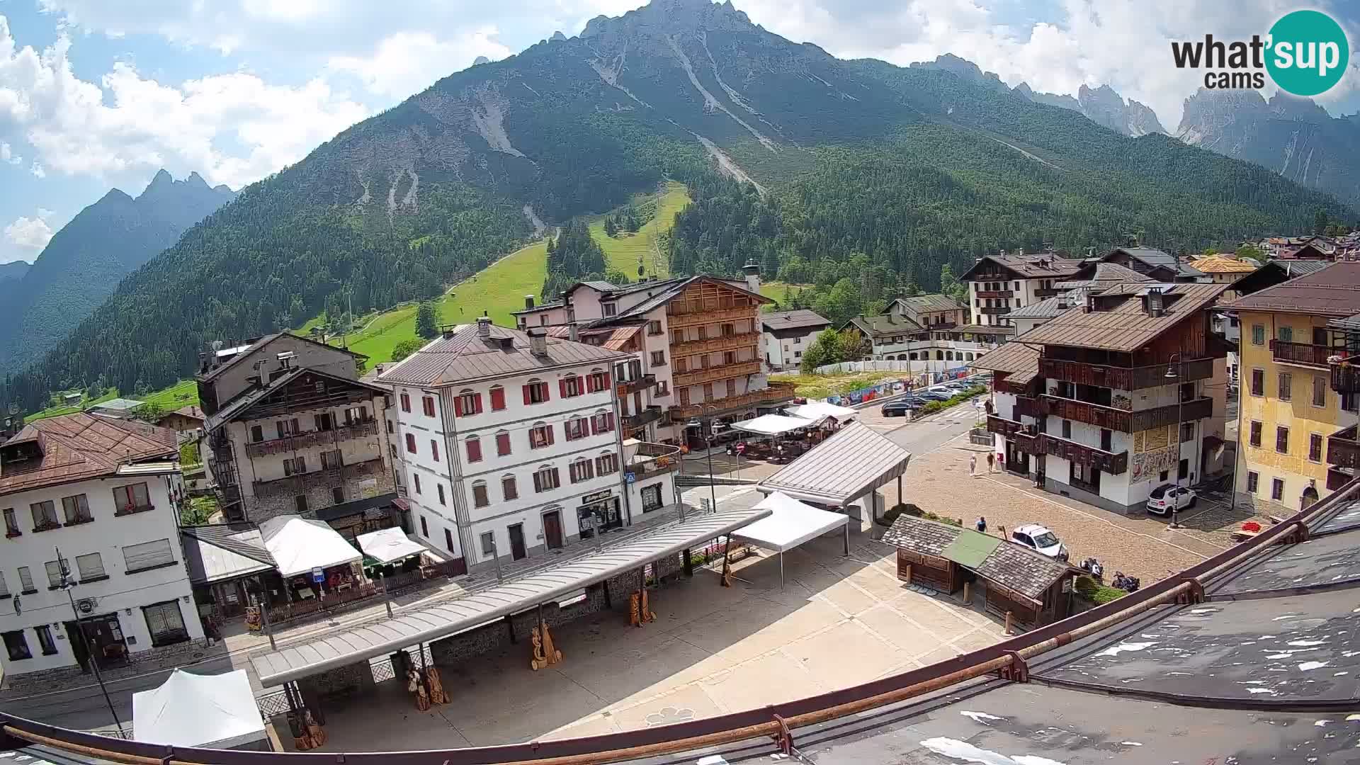 Piazza centrale di Forni di Sopra