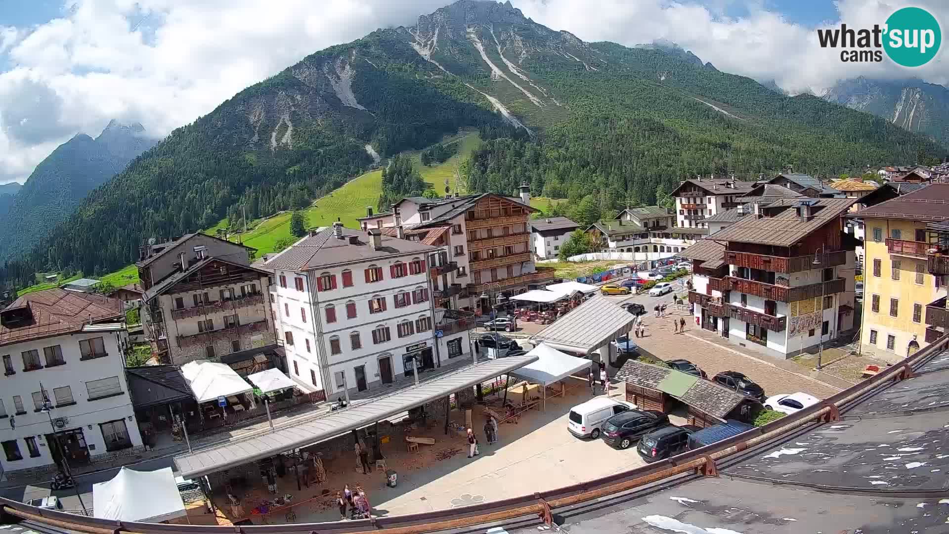 Piazza centrale di Forni di Sopra