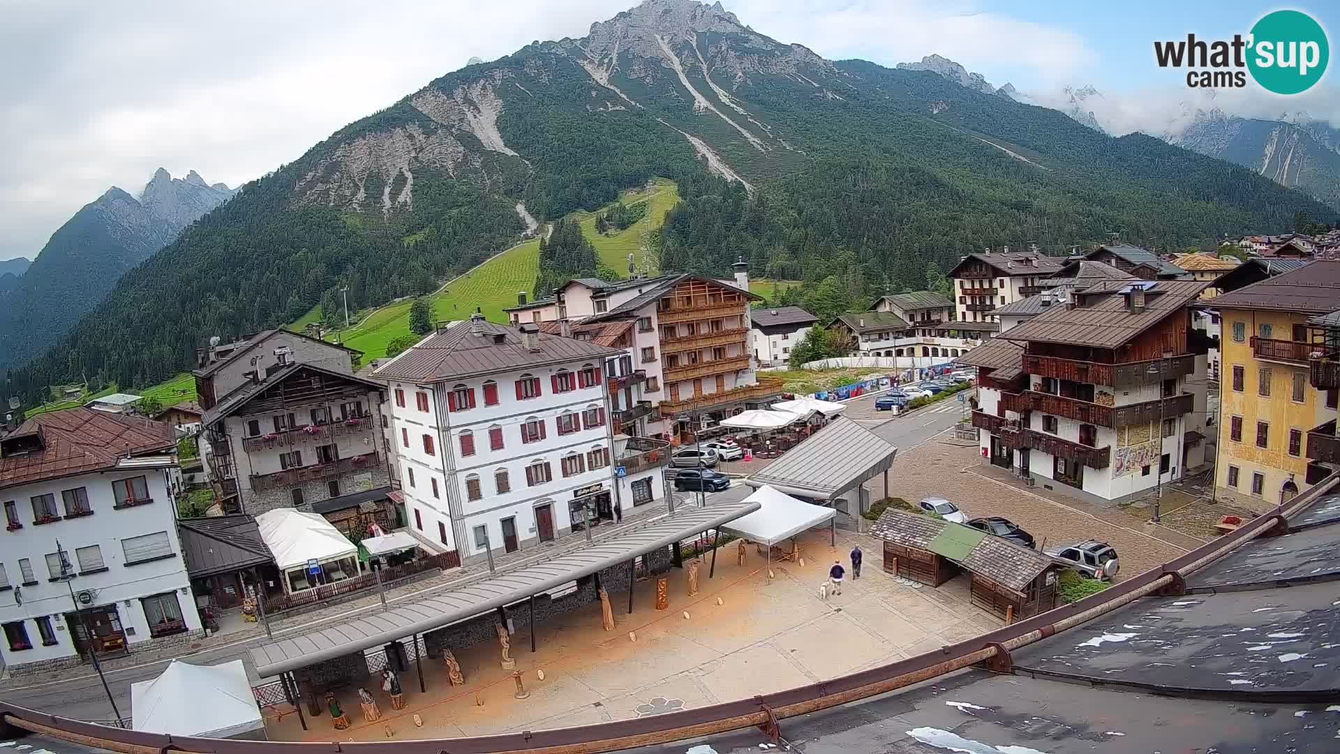 Piazza centrale di Forni di Sopra