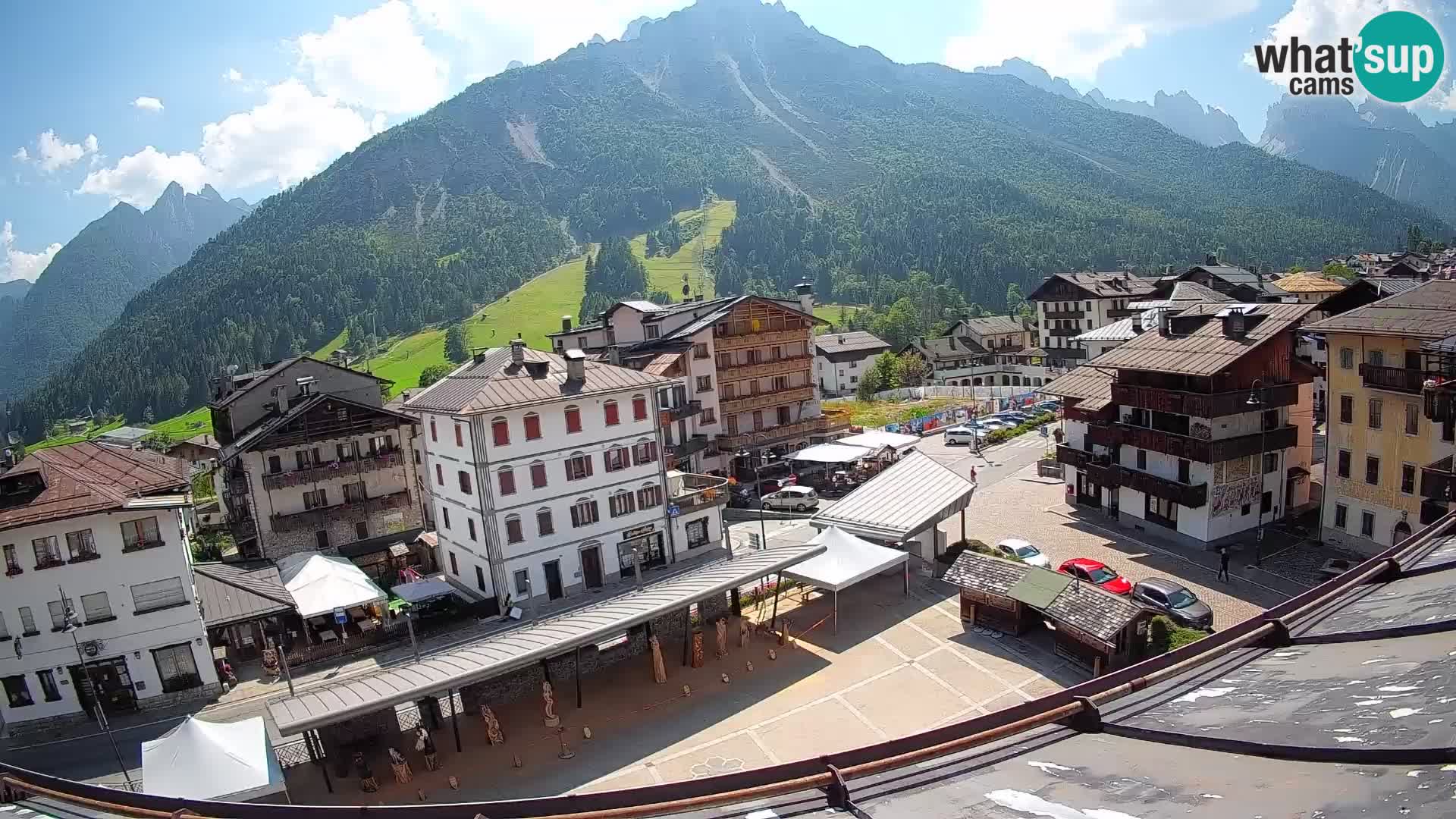 Plaza principal de Forni di Sopra