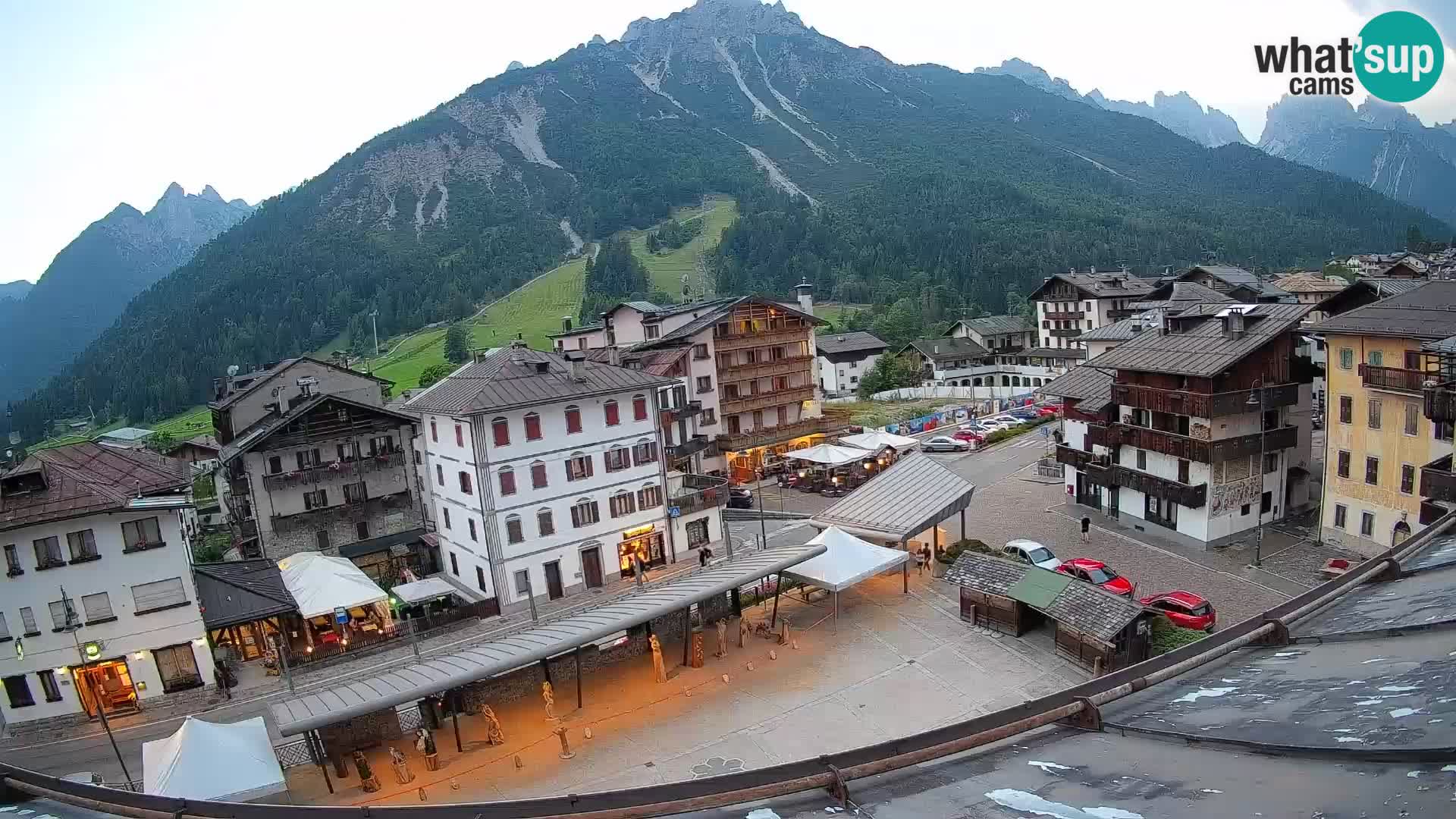 Piazza centrale di Forni di Sopra