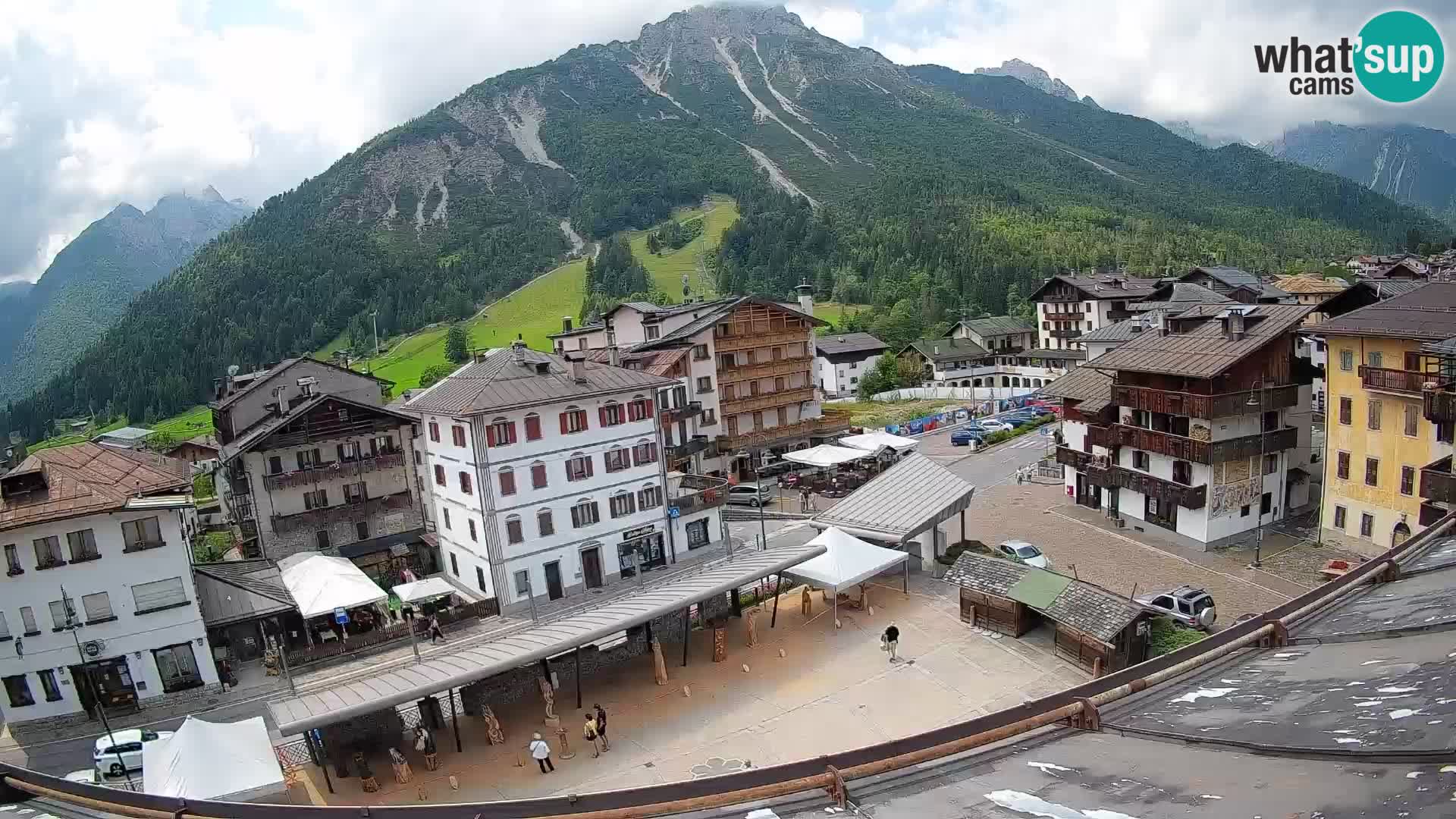 Plaza principal de Forni di Sopra