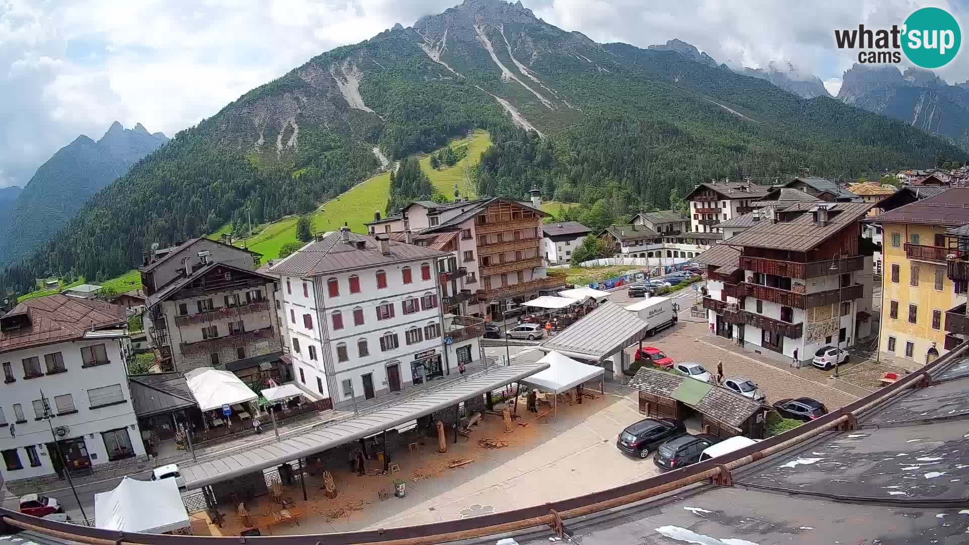 Piazza centrale di Forni di Sopra