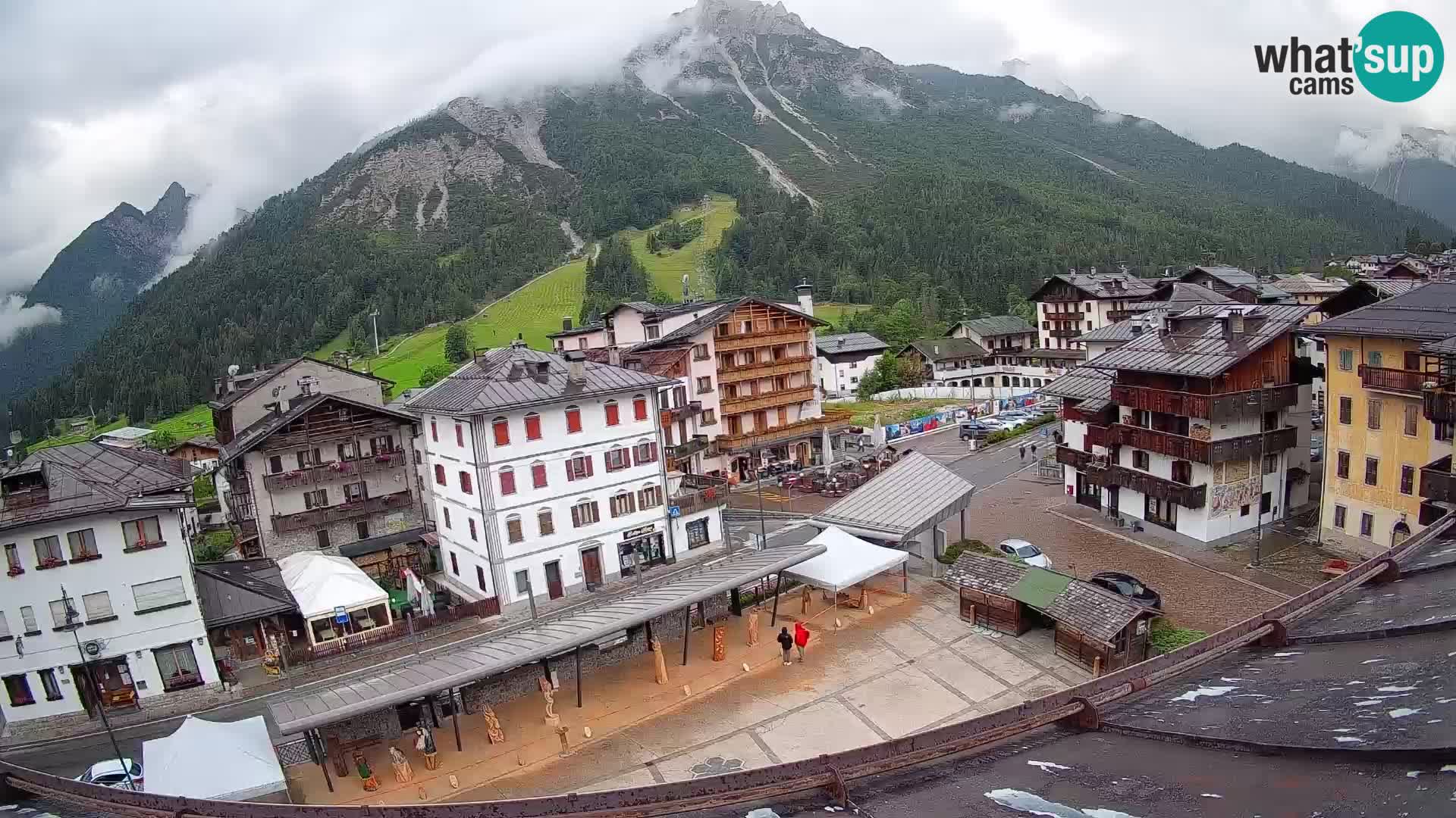 Piazza centrale di Forni di Sopra
