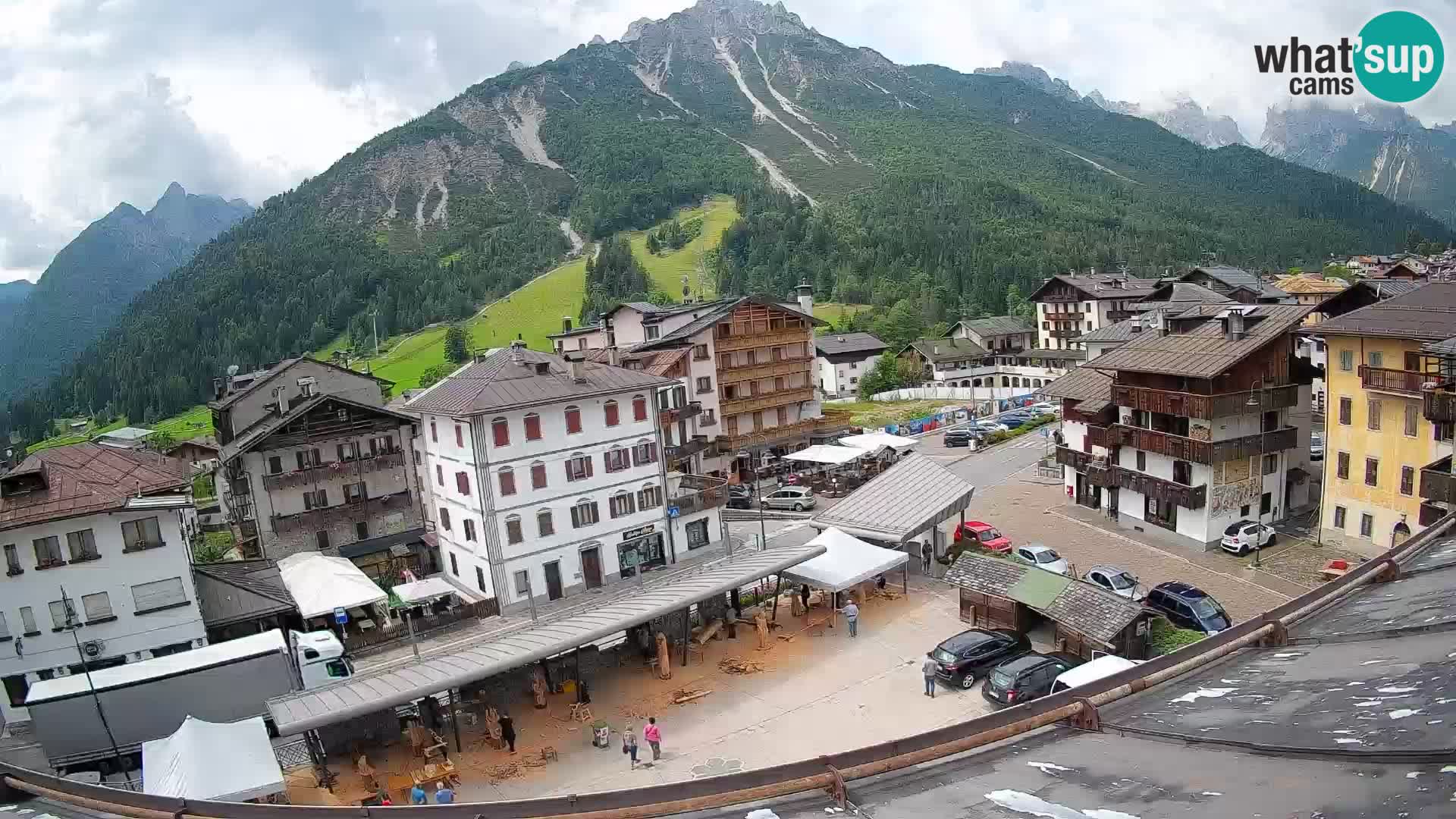 Piazza centrale di Forni di Sopra