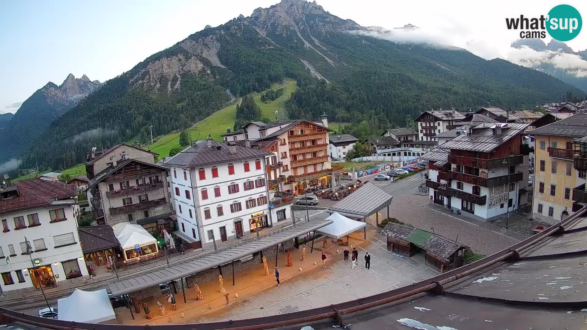 Piazza centrale di Forni di Sopra