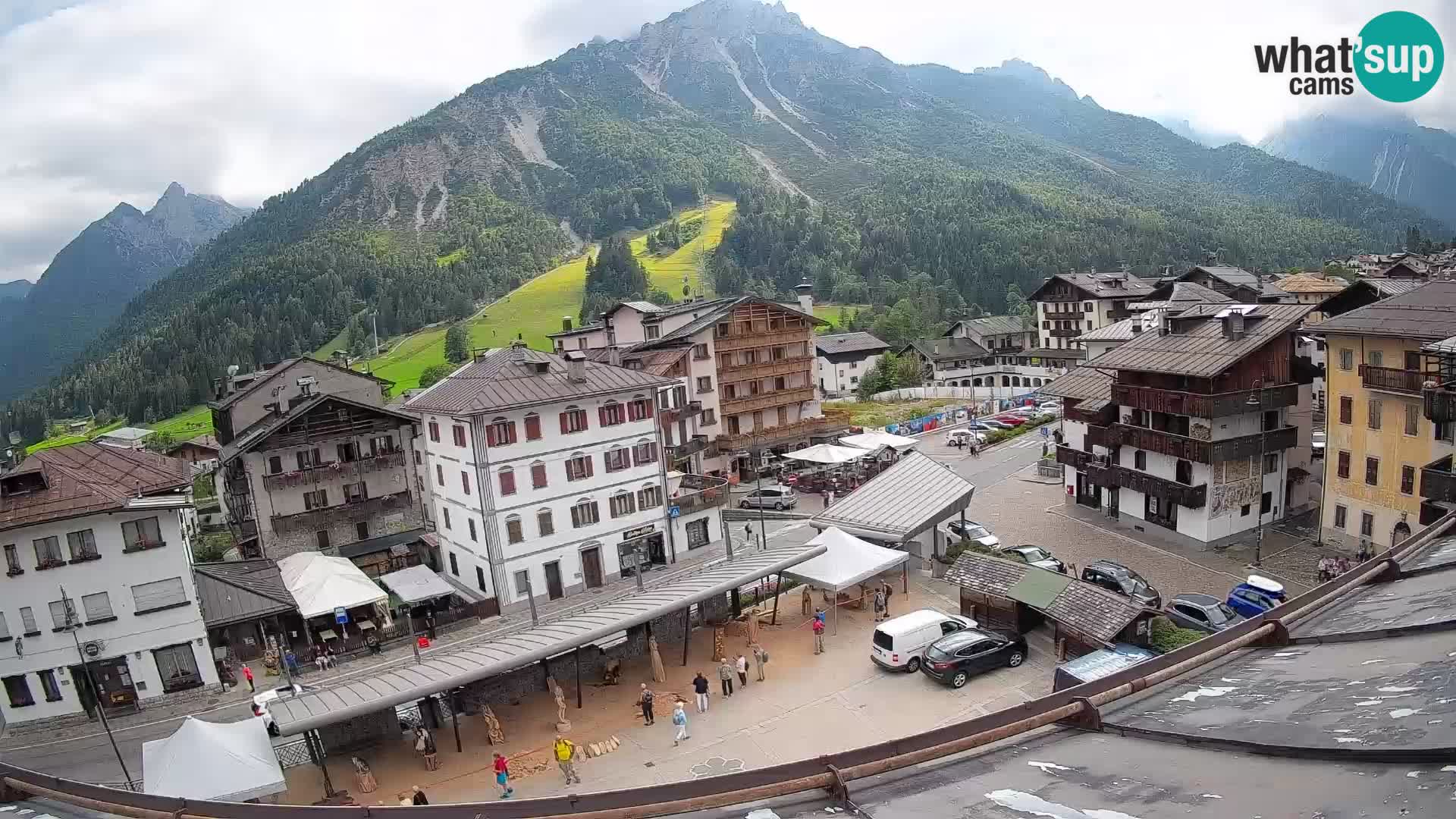 Piazza centrale di Forni di Sopra