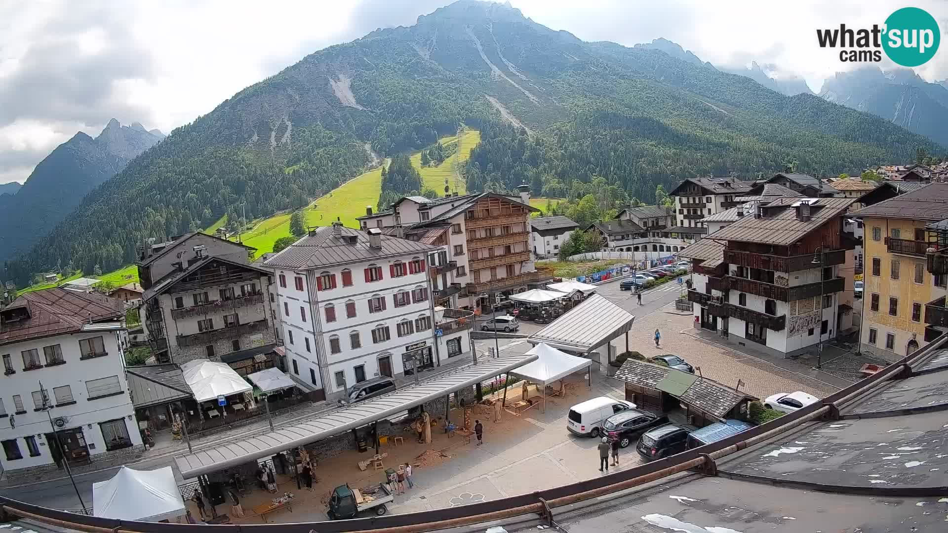 Piazza centrale di Forni di Sopra