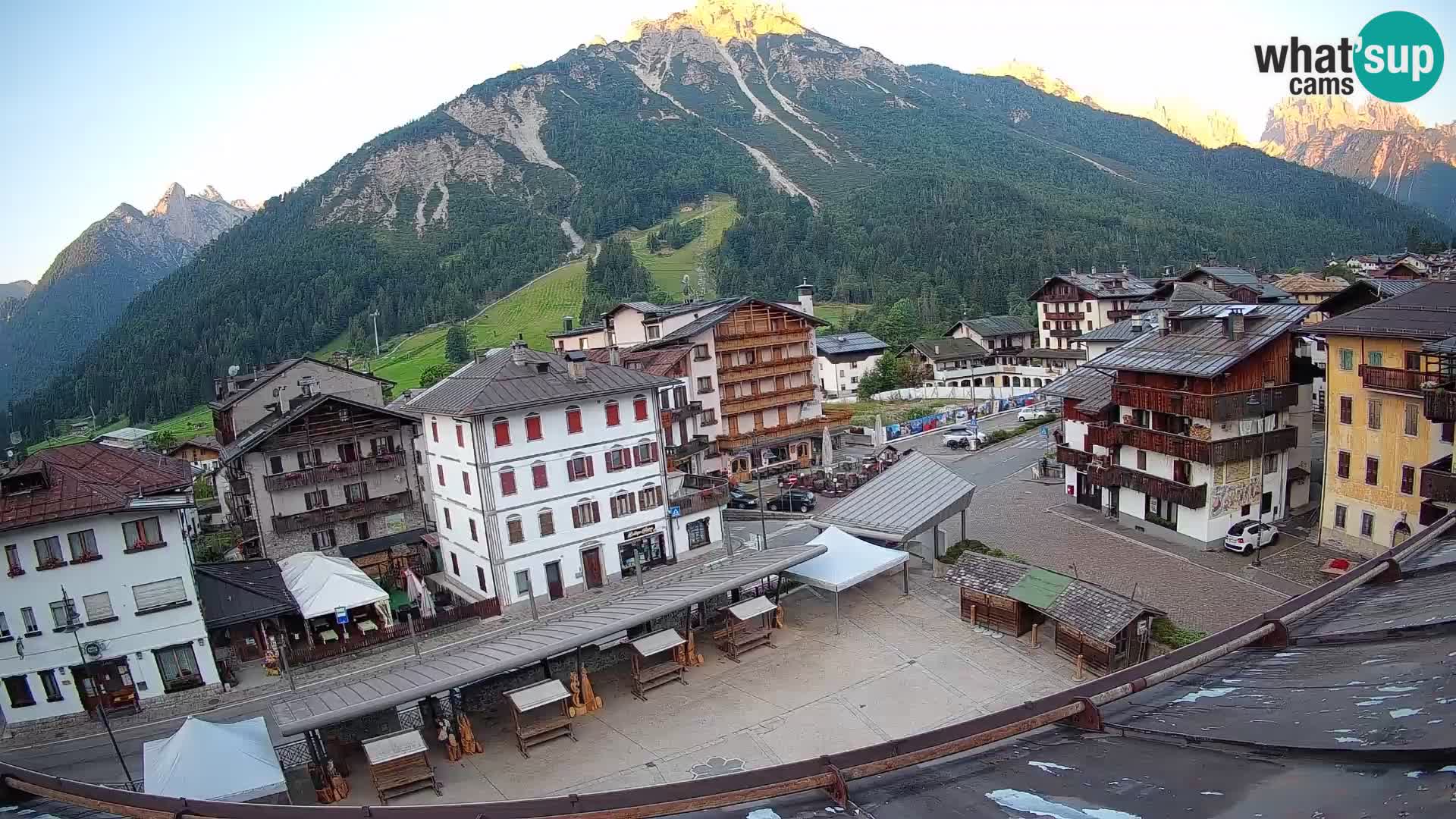 Piazza centrale di Forni di Sopra