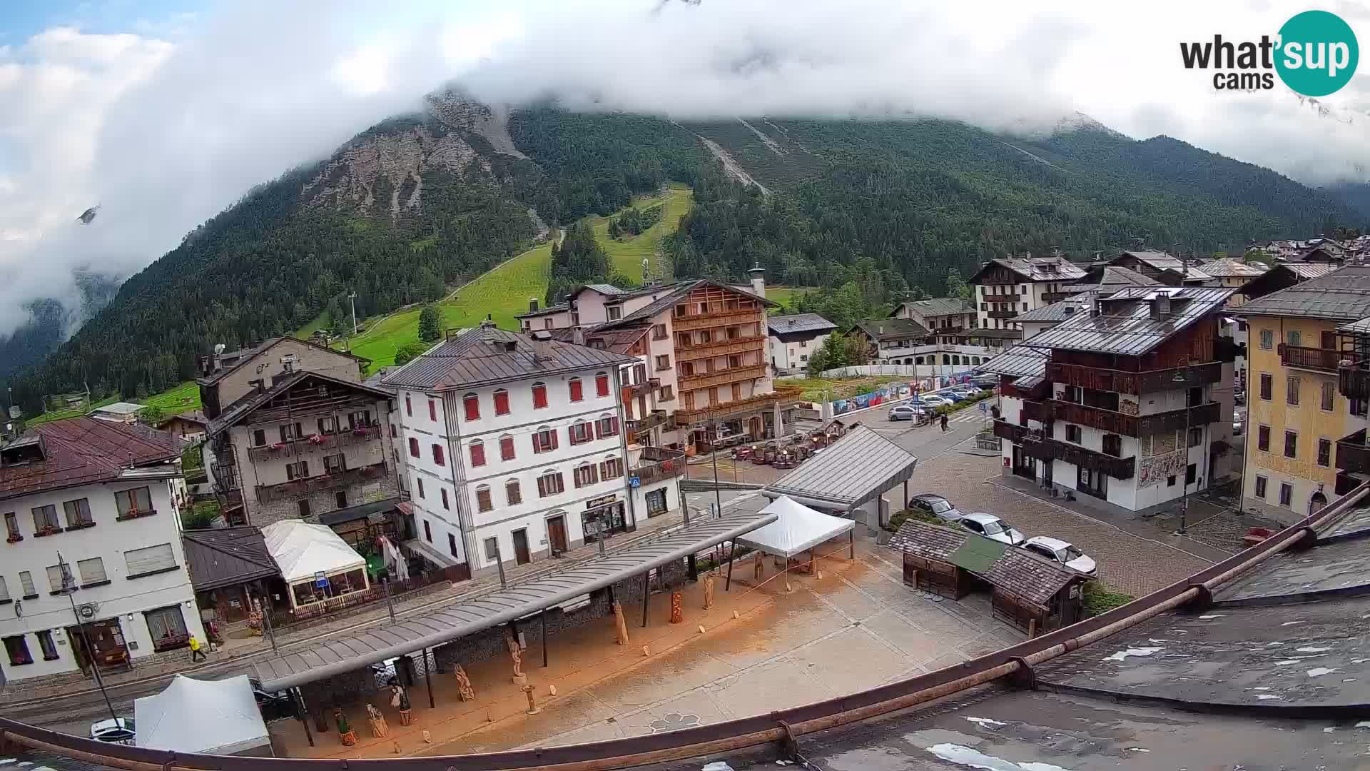 Piazza centrale di Forni di Sopra