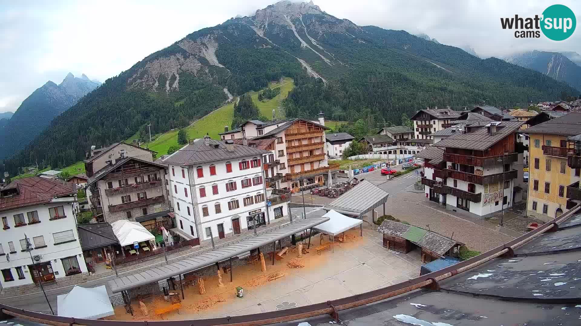 Piazza centrale di Forni di Sopra