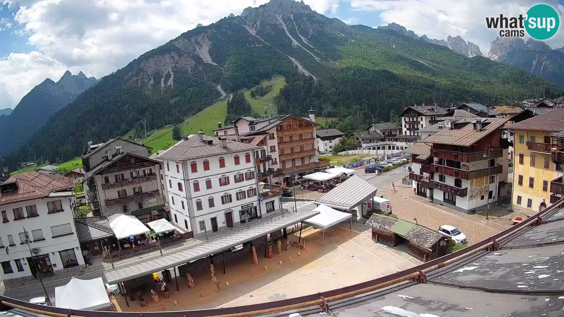 Piazza centrale di Forni di Sopra