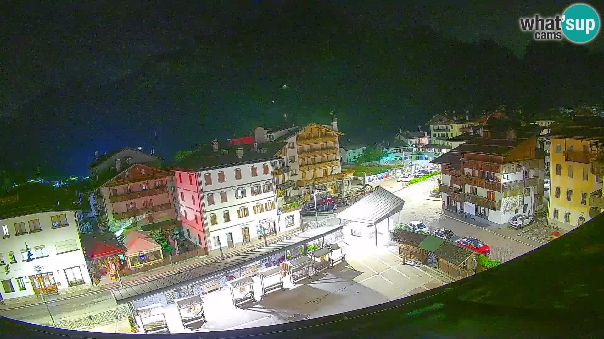 Piazza centrale di Forni di Sopra
