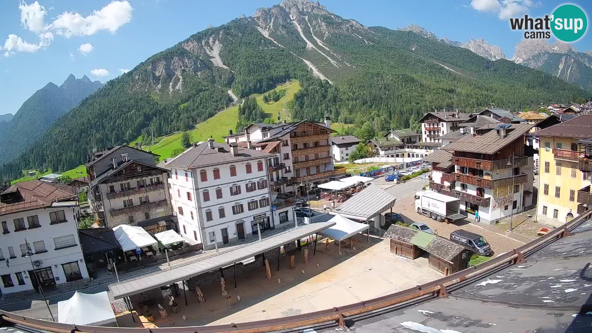 Plaza principal de Forni di Sopra