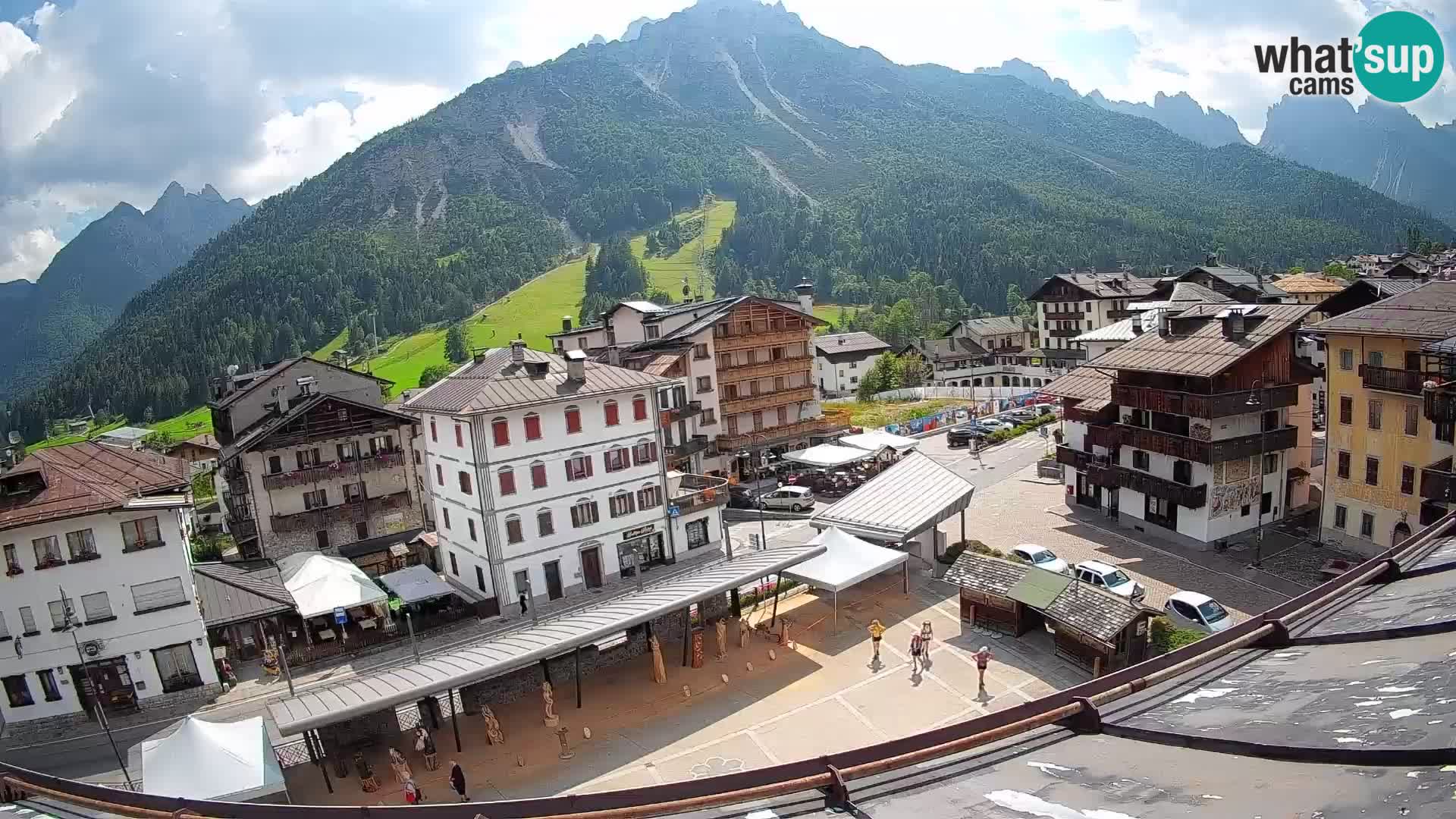Piazza centrale di Forni di Sopra