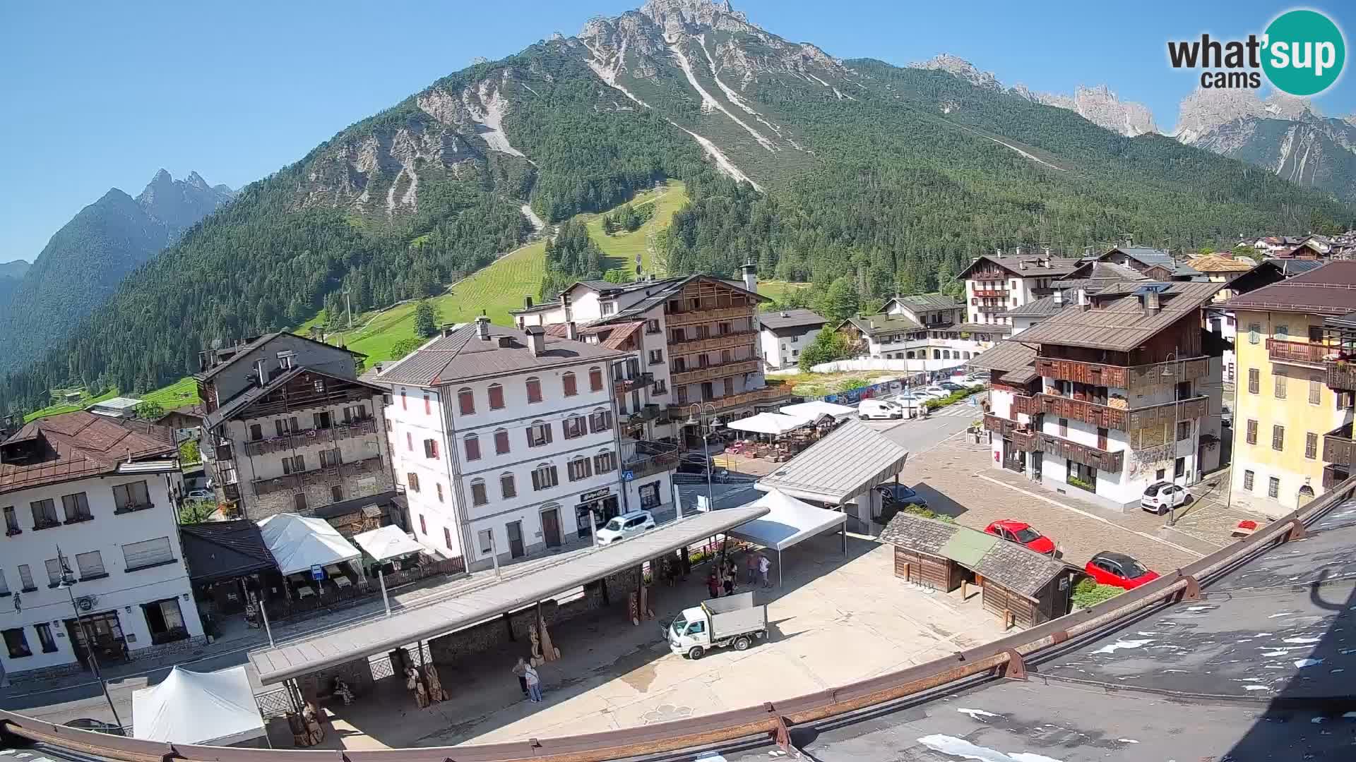 Plaza principal de Forni di Sopra