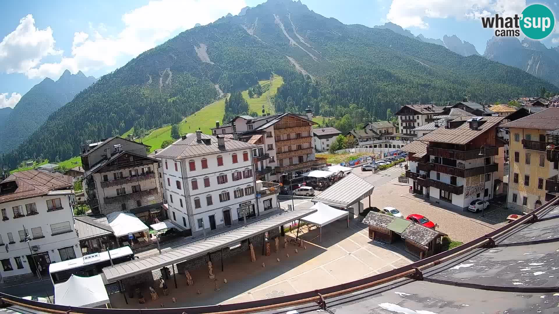 Plaza principal de Forni di Sopra