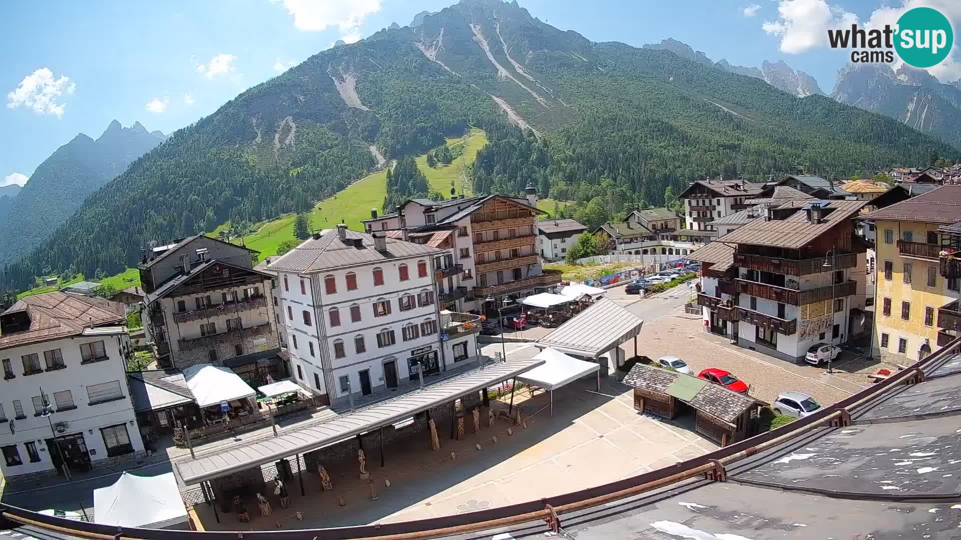 Piazza centrale di Forni di Sopra