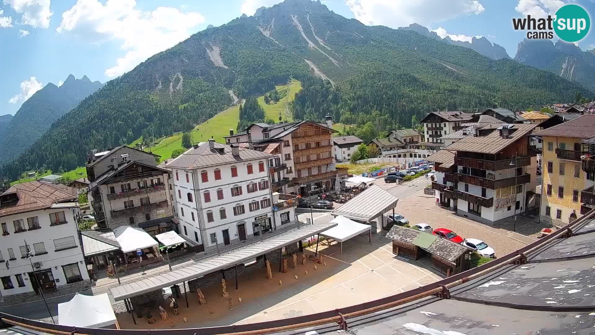 Piazza centrale di Forni di Sopra