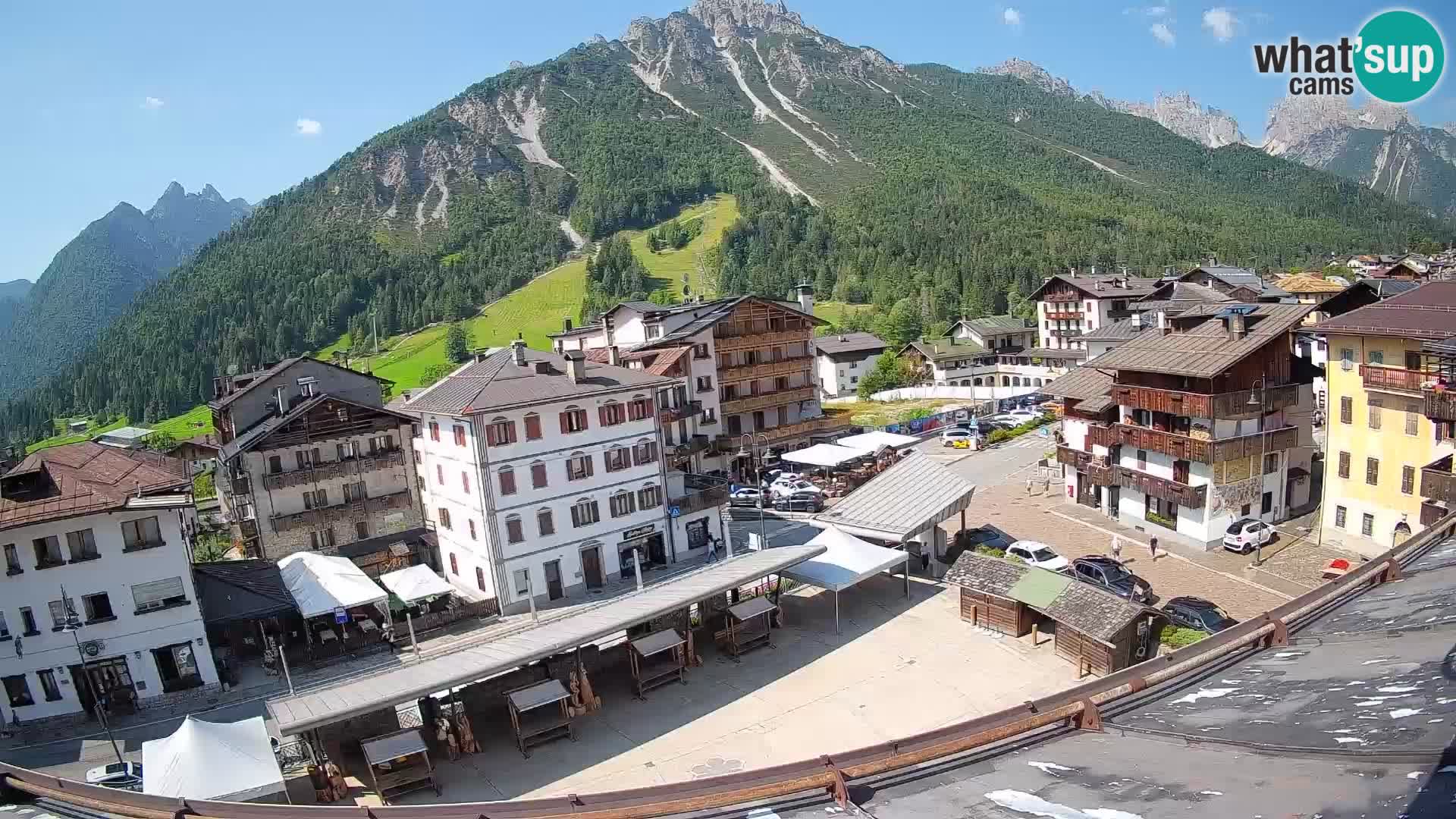 Piazza centrale di Forni di Sopra